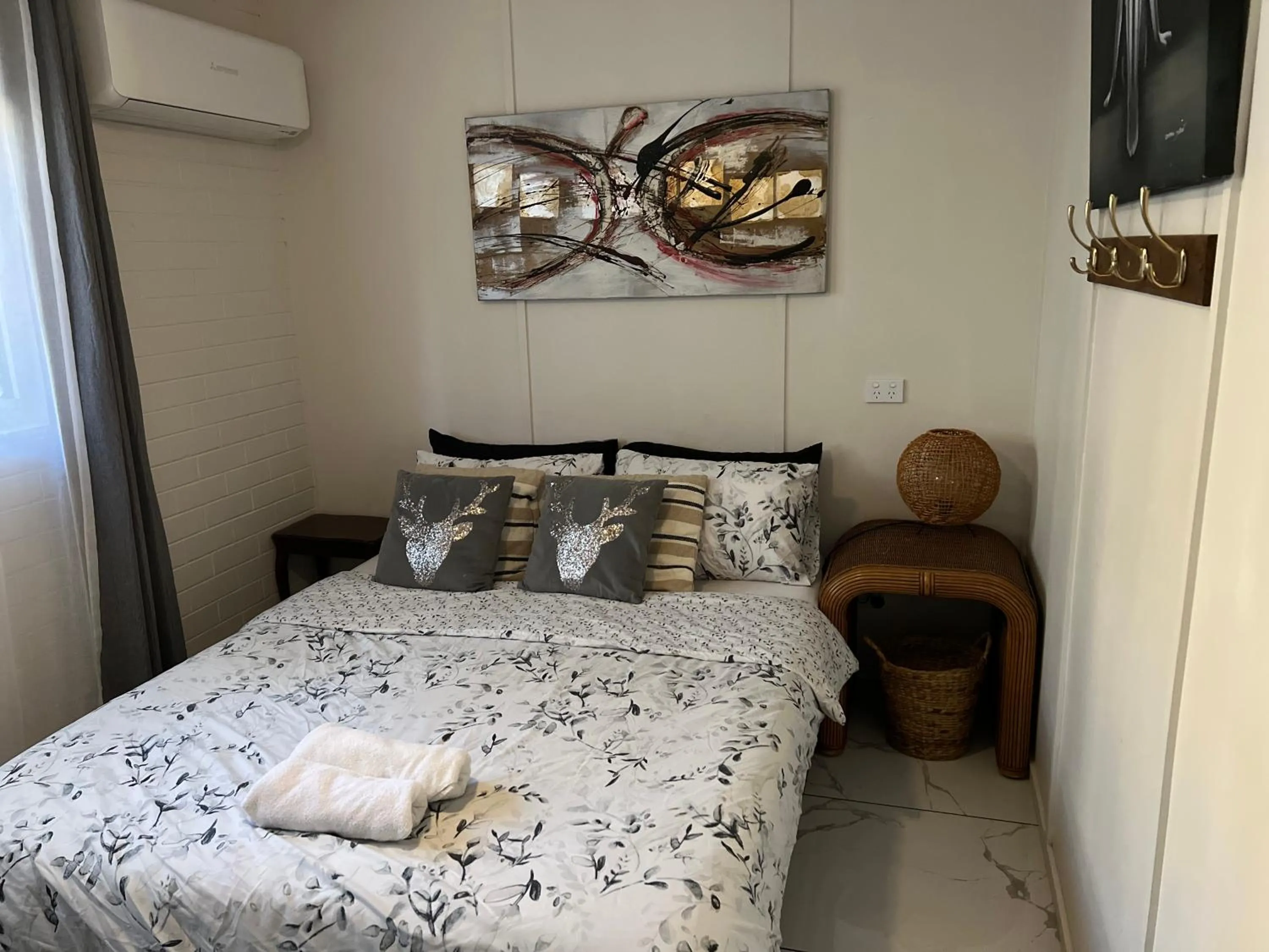 Photo of the whole room, Bed in XYL Holiday Inn