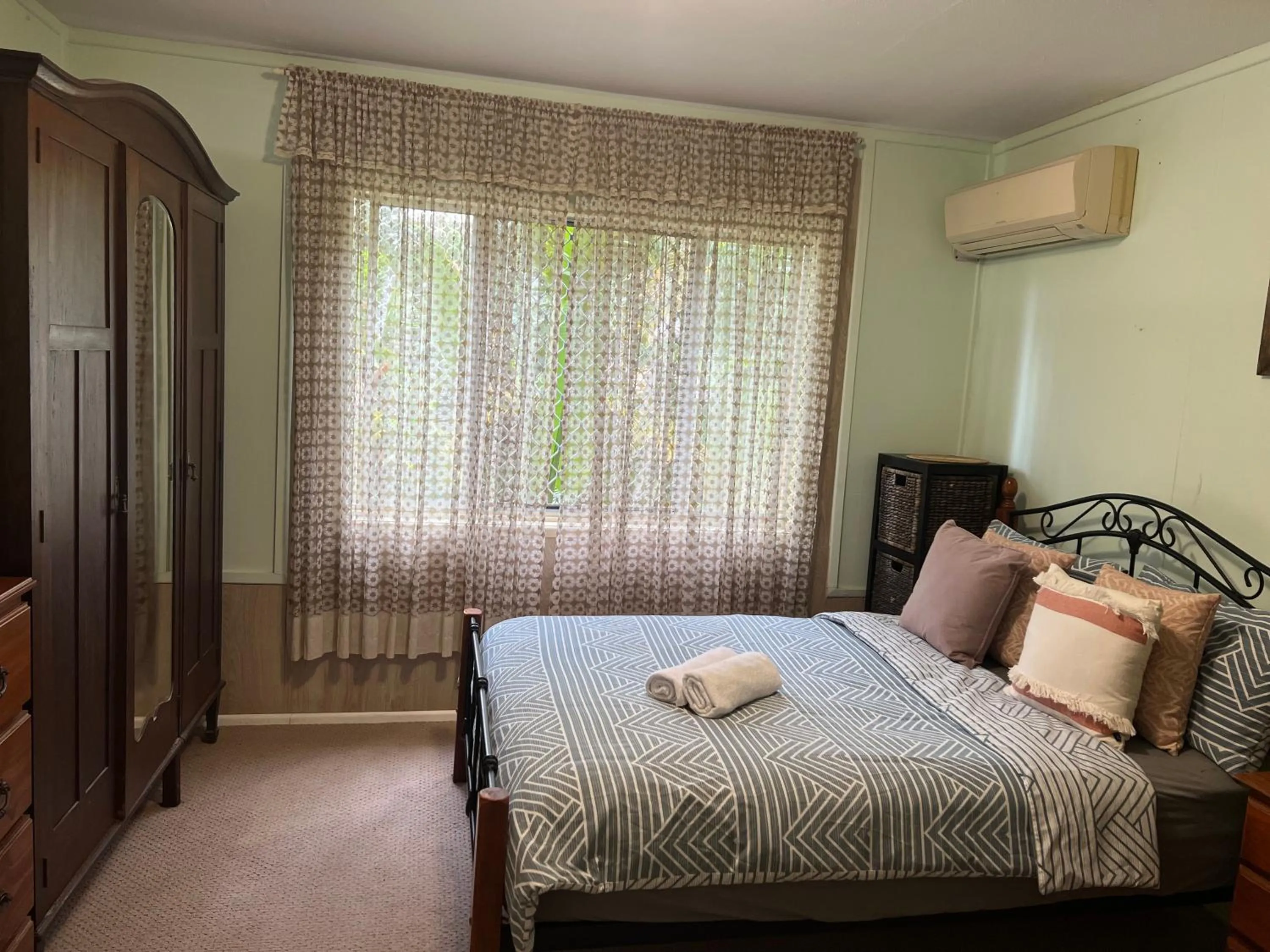 Bedroom, Bed in XYL Holiday Inn