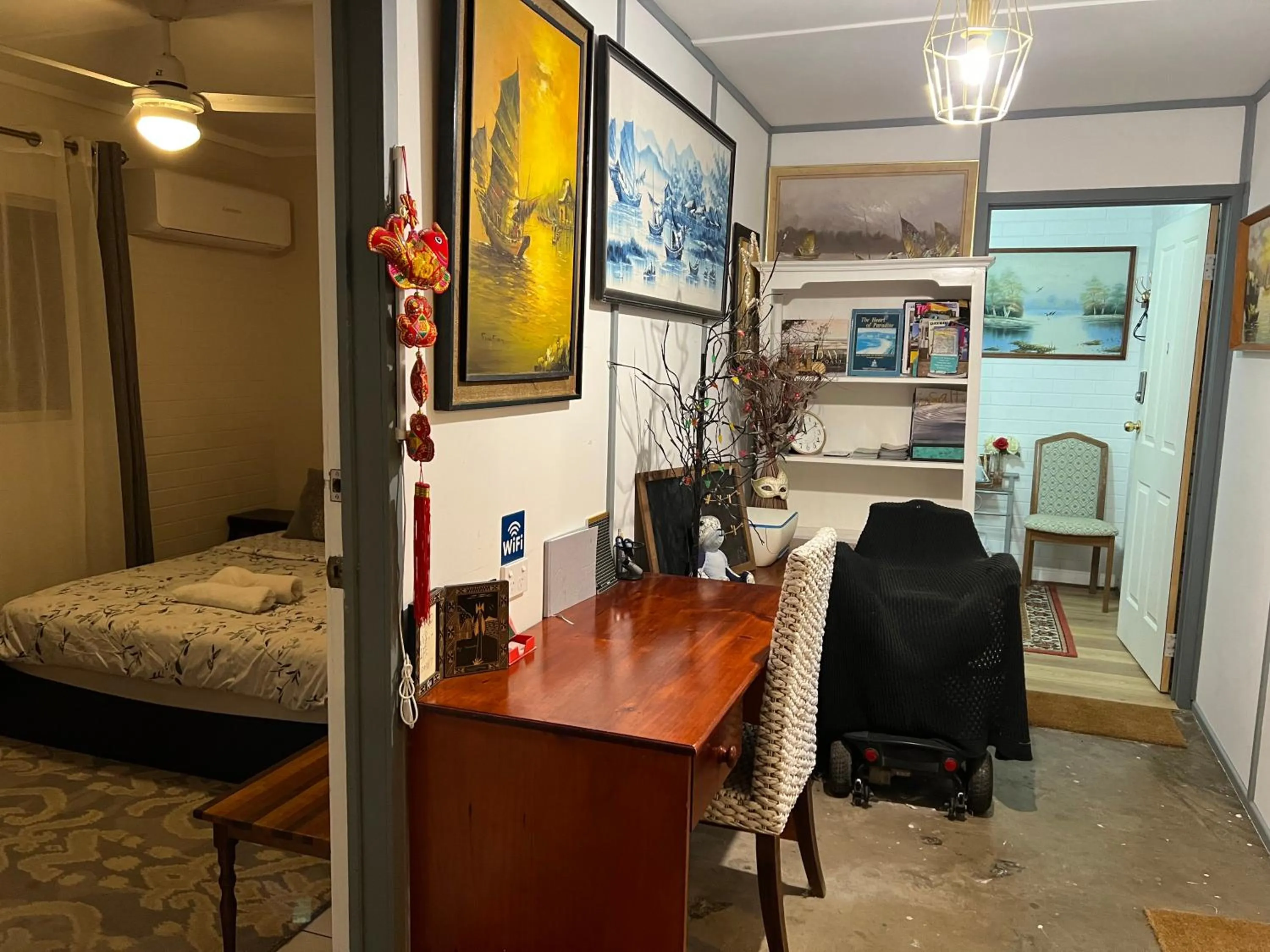 air conditioner, Bed in XYL Holiday Inn