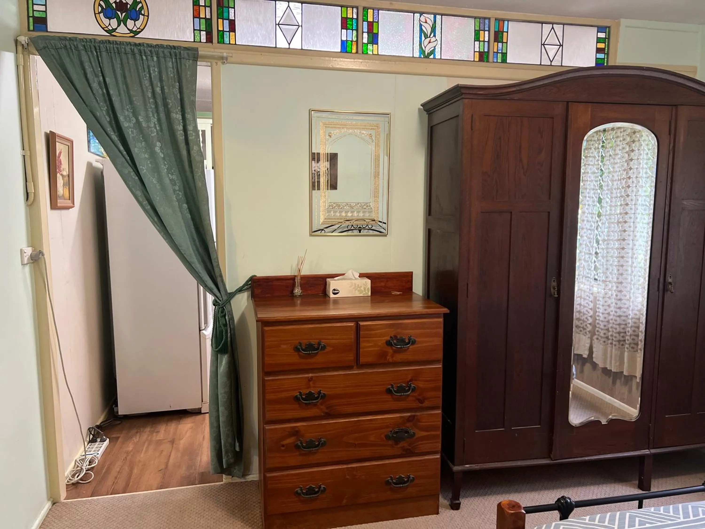 wardrobe in XYL Holiday Inn