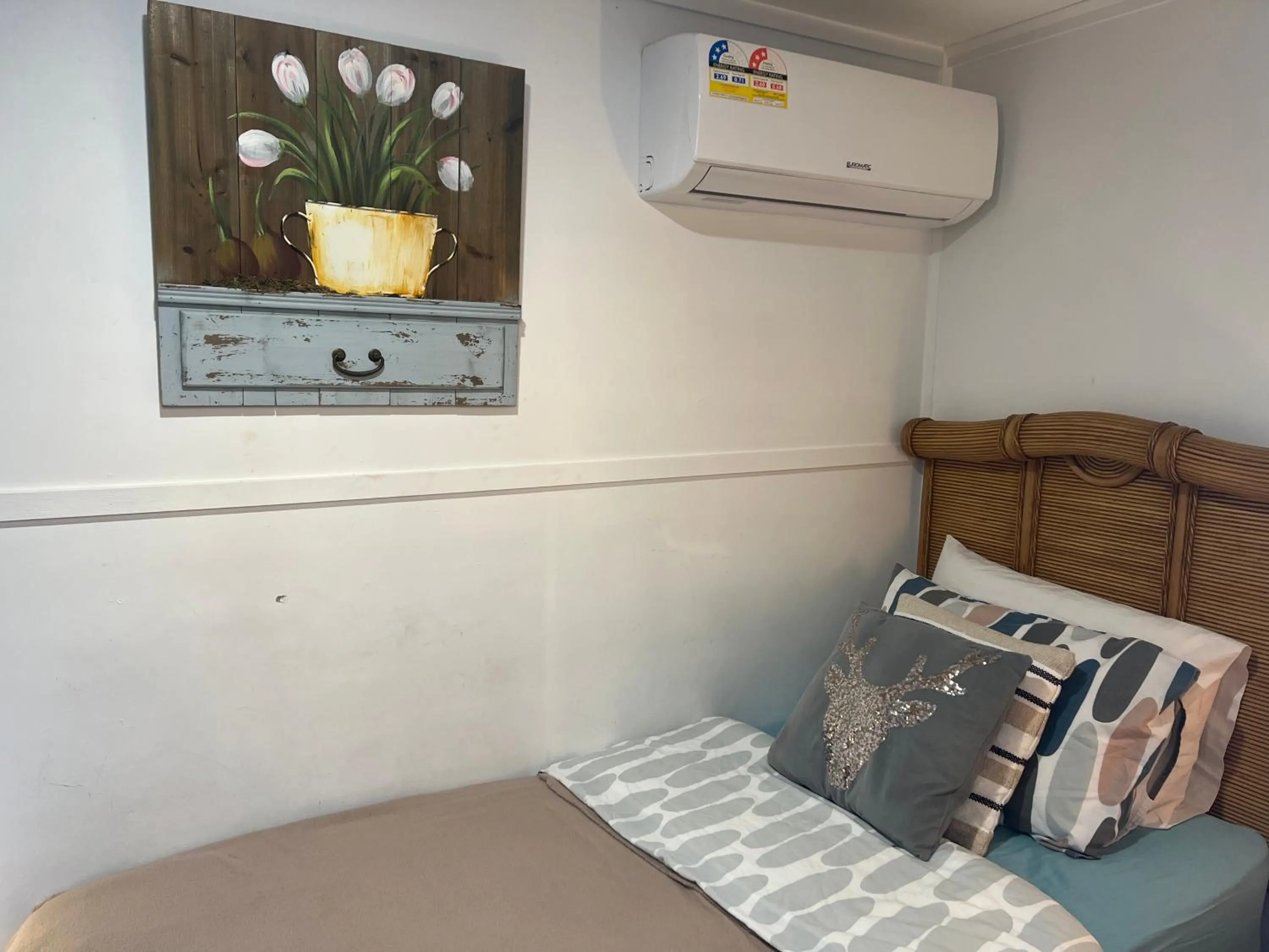 Bed in XYL Holiday Inn