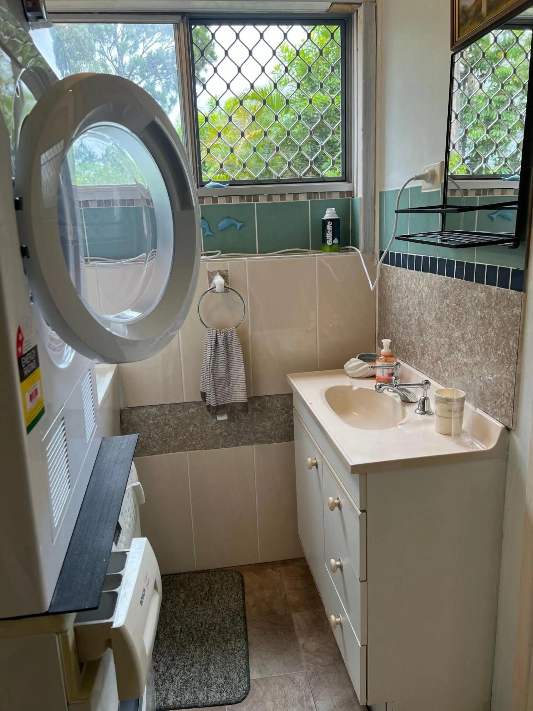 washing machine in XYL Holiday Inn