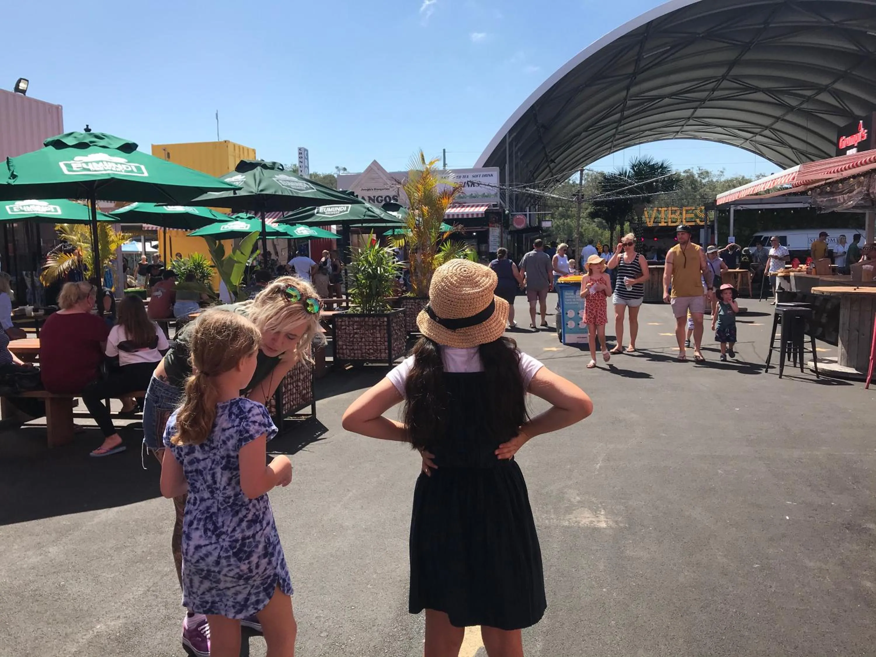 Nightclub / DJ in XYL Holiday Inn