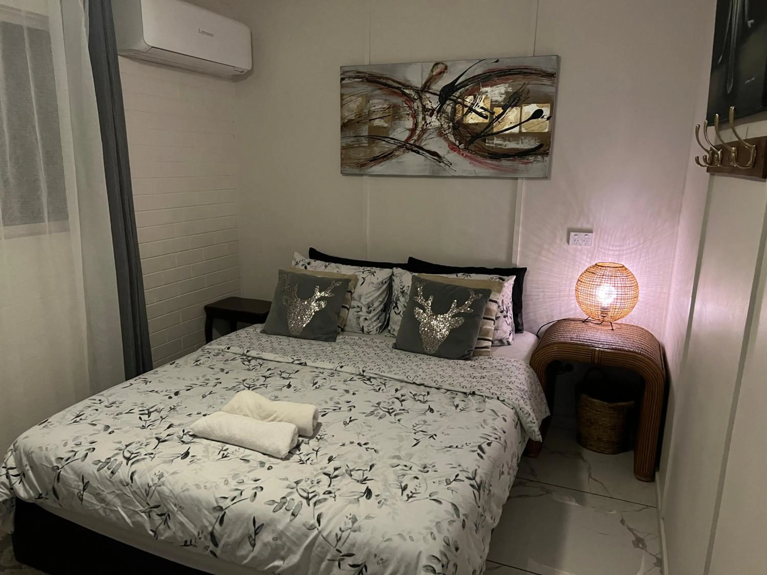 Bed in XYL Holiday Inn