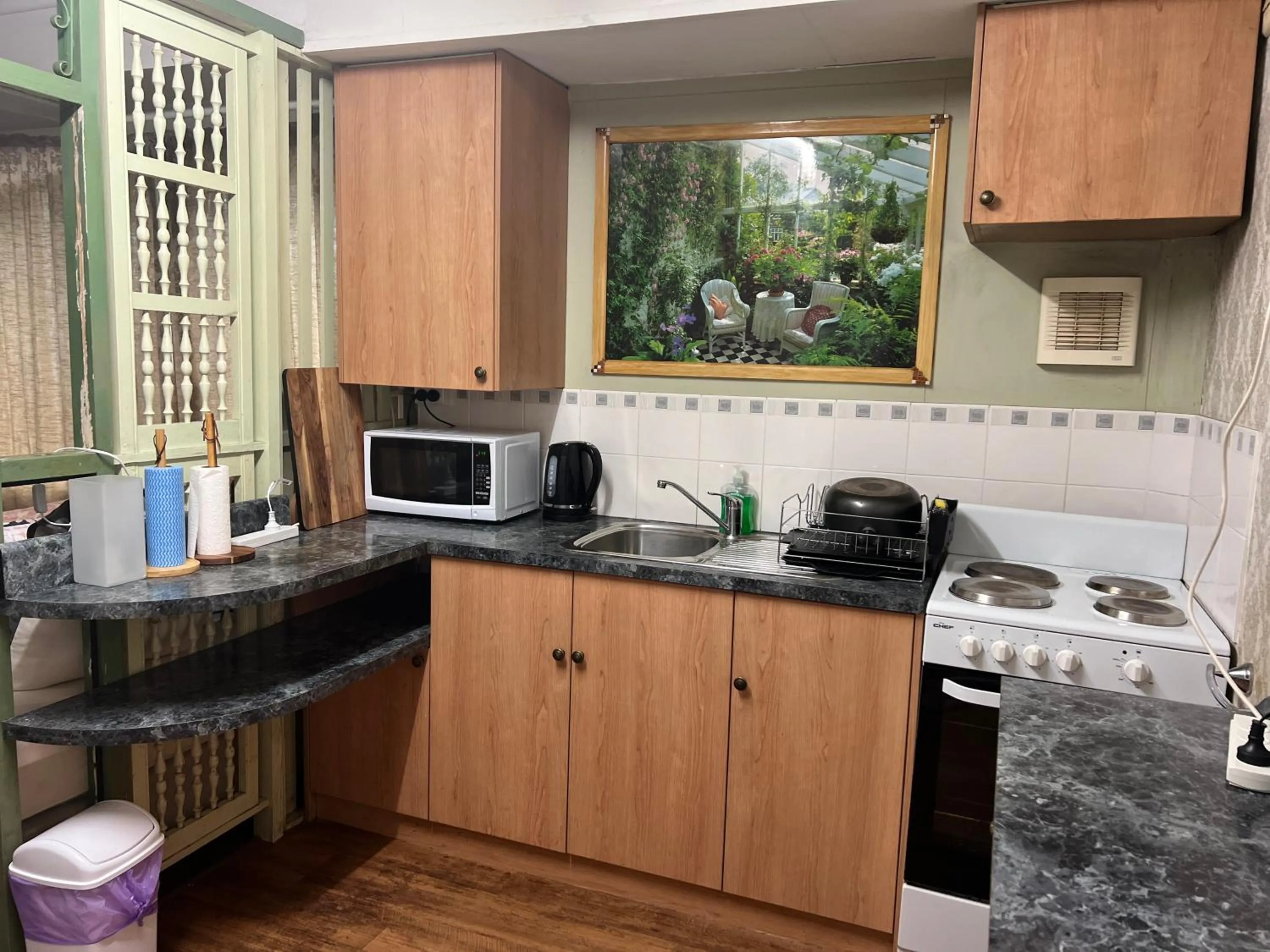 Kitchen or kitchenette in XYL Holiday Inn