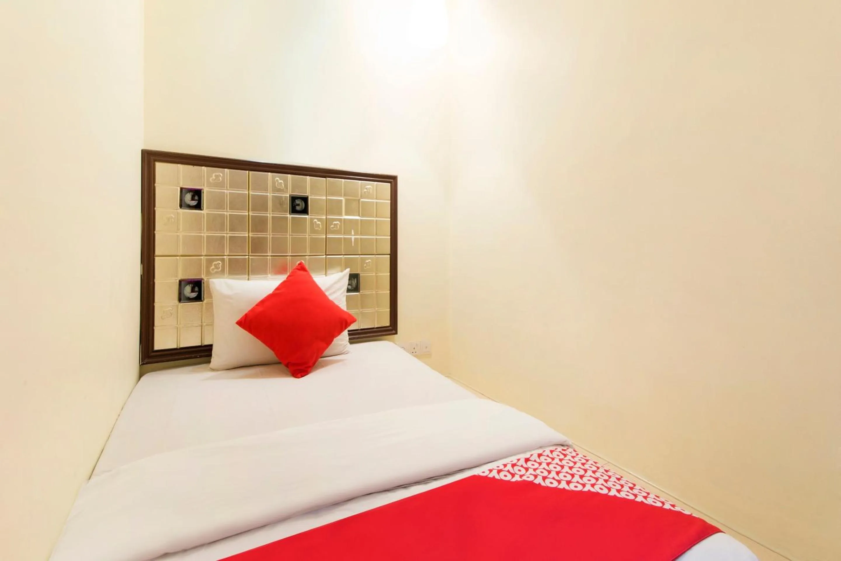 Bedroom, Bed in Hotel O Smc I-city