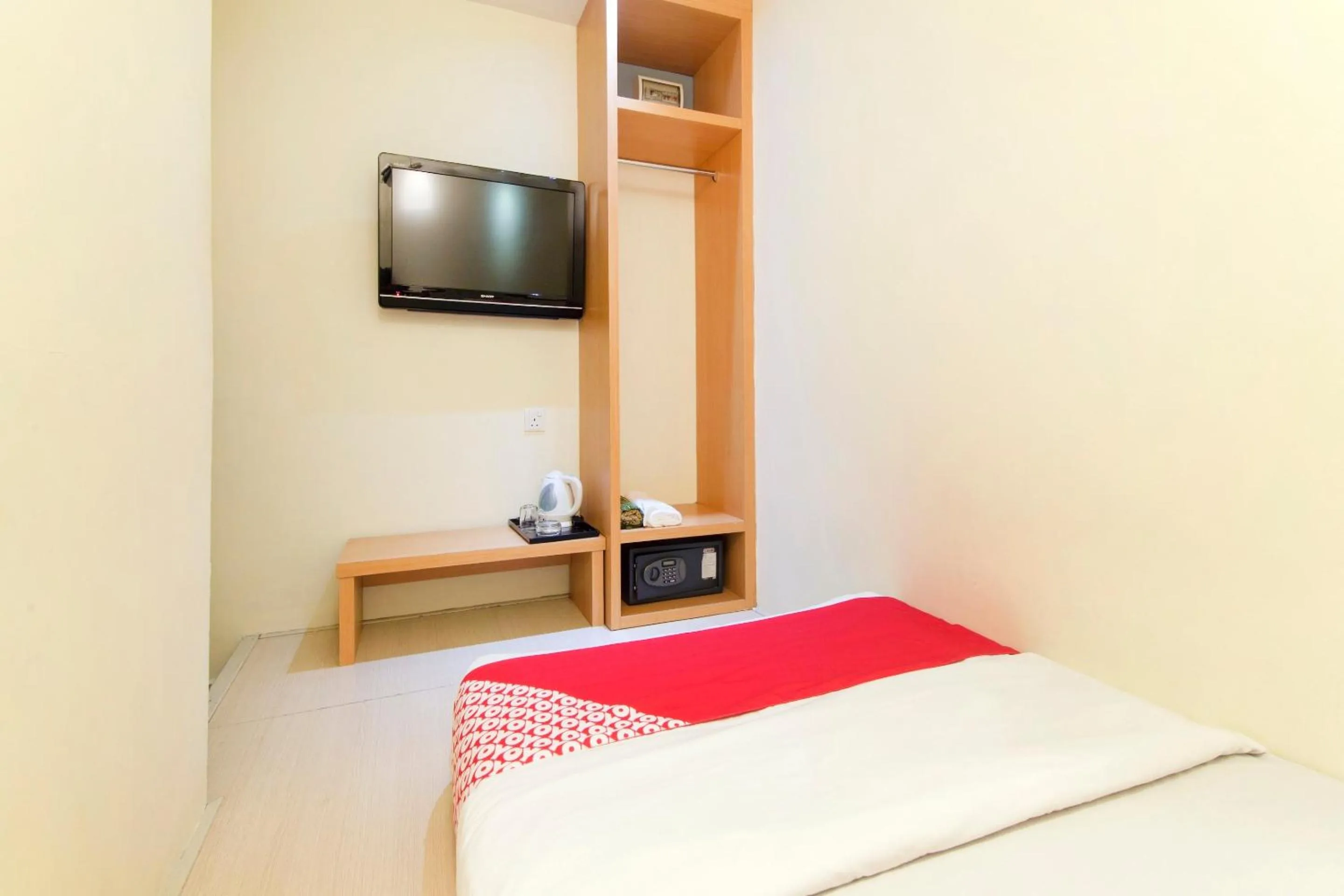 Bedroom, Bed in Hotel O Smc I-city