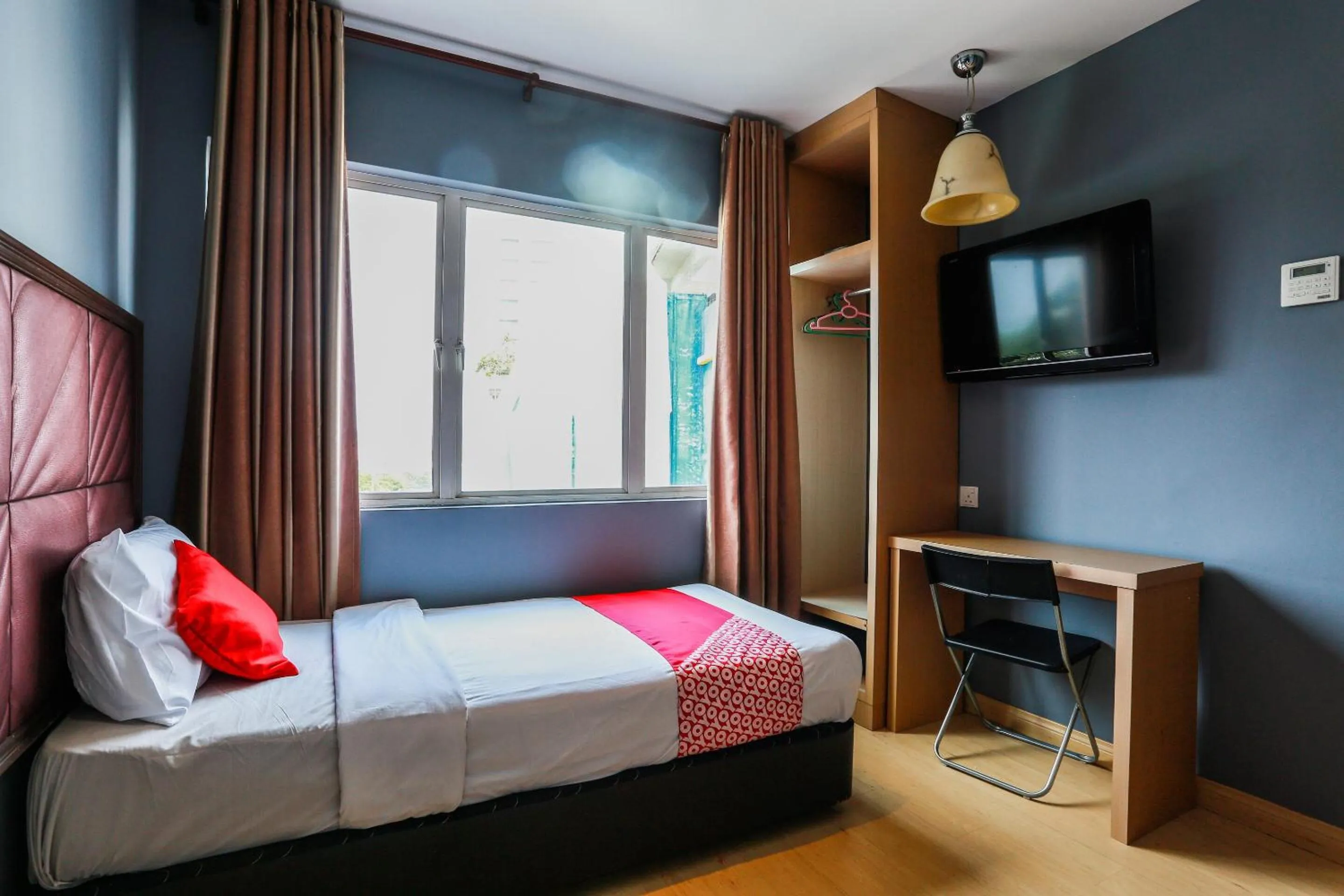 Bedroom, Bed in Hotel O Smc I-city