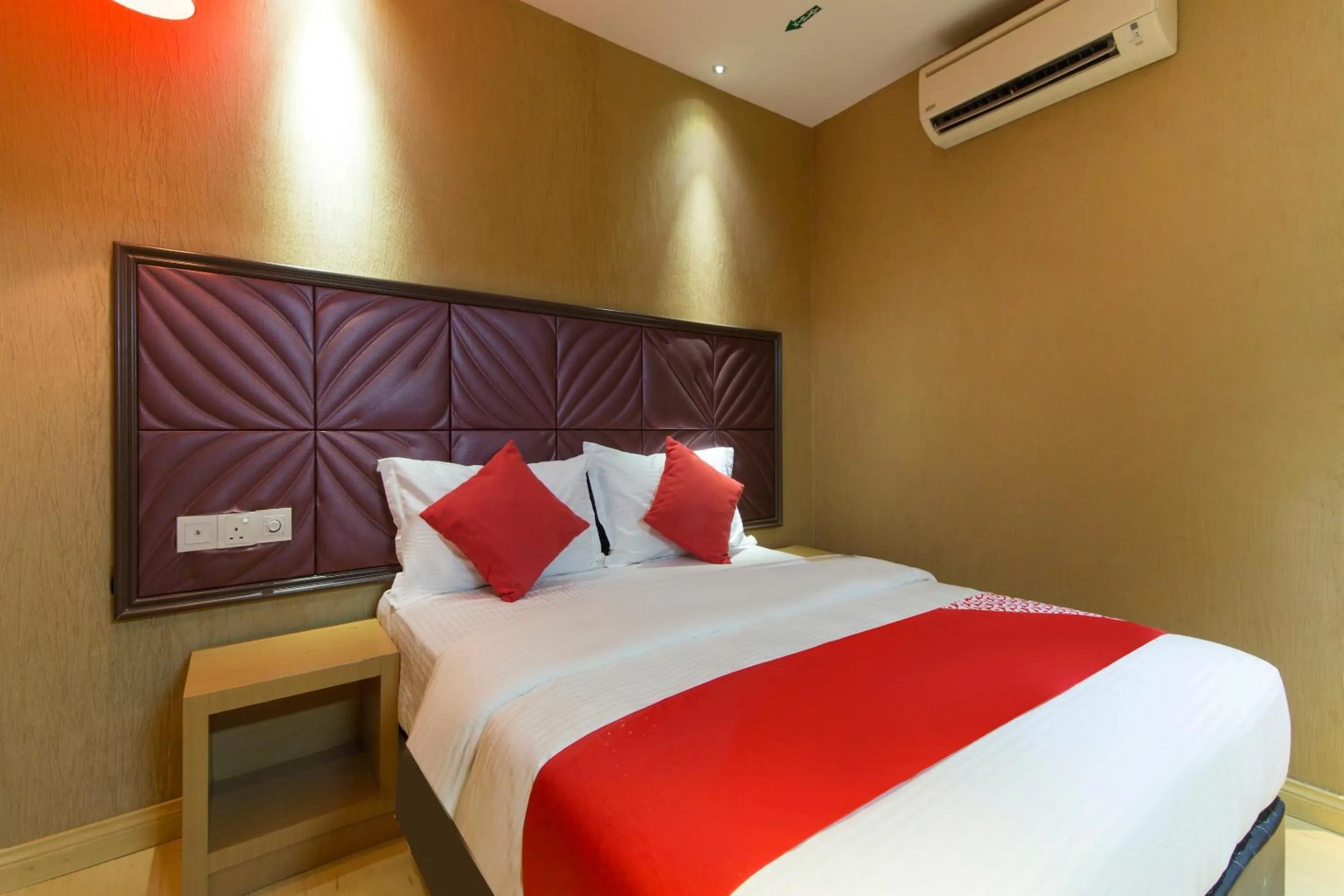 Bedroom, Bed in Hotel O Smc I-city