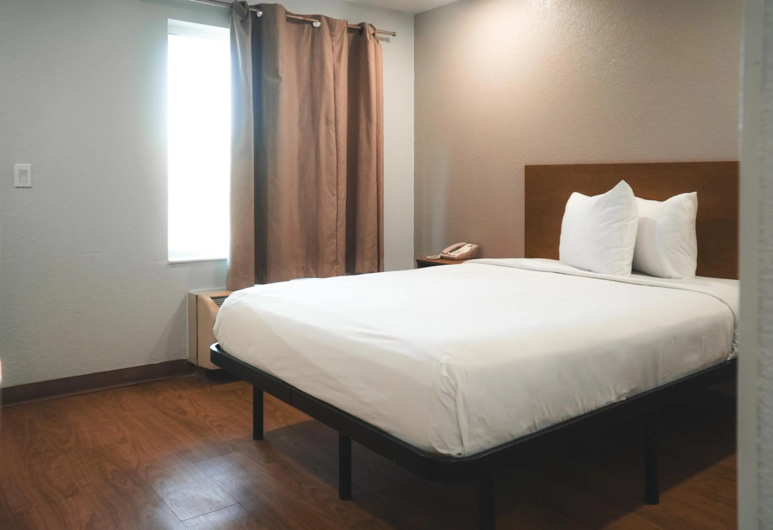 Photo of the whole room, Bed in Studio 6 Rancho Cordova, CA