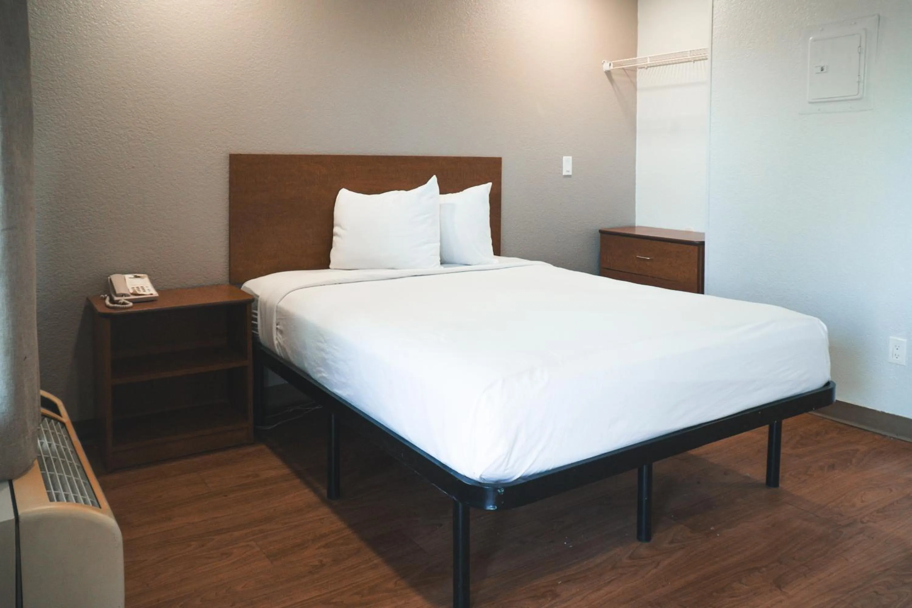 Photo of the whole room, Bed in Studio 6 Rancho Cordova, CA