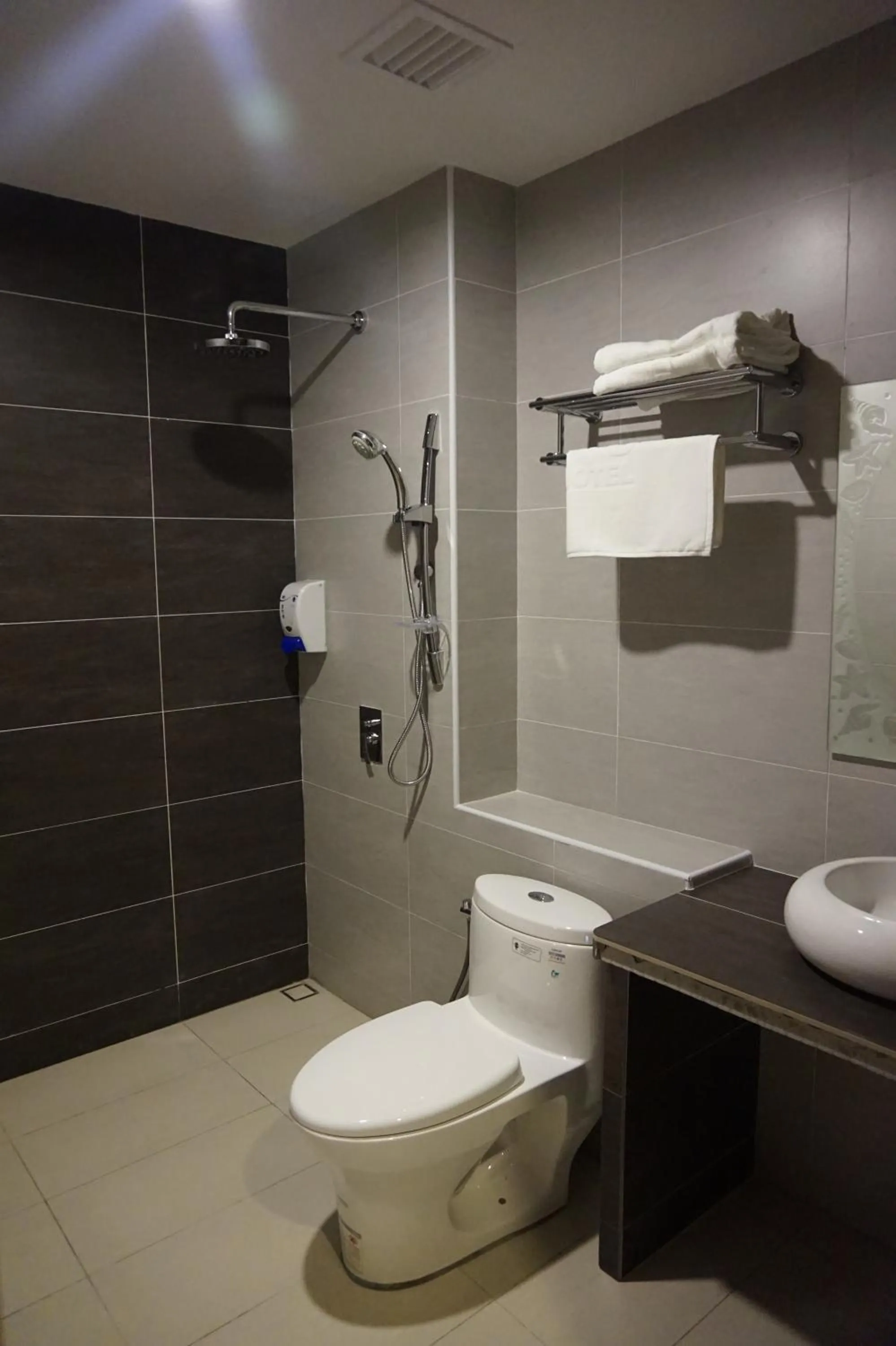 Bathroom in Super 8 Hotel @ Bayan Baru