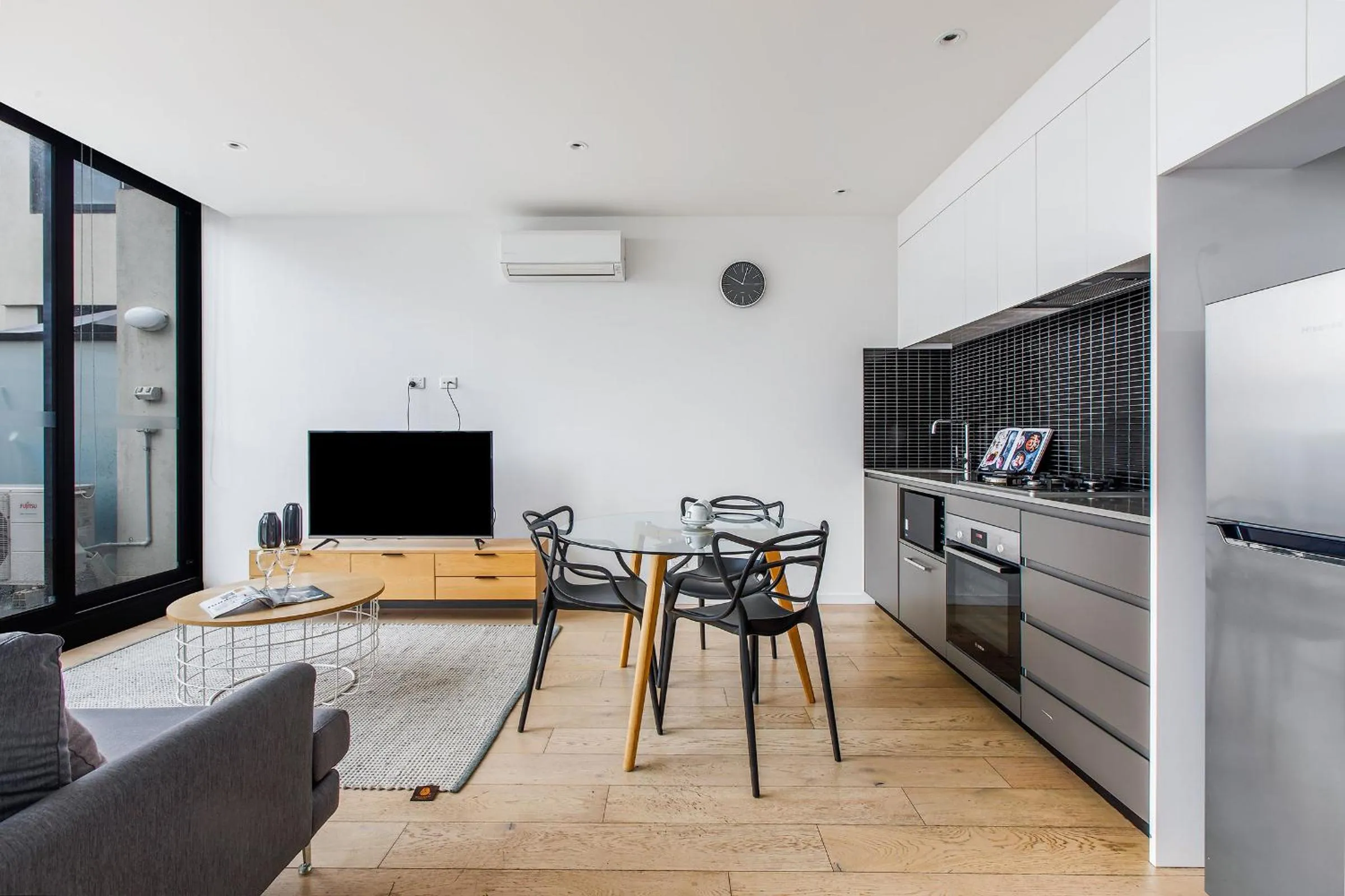 TV and multimedia in Artel Apartments Brunswick