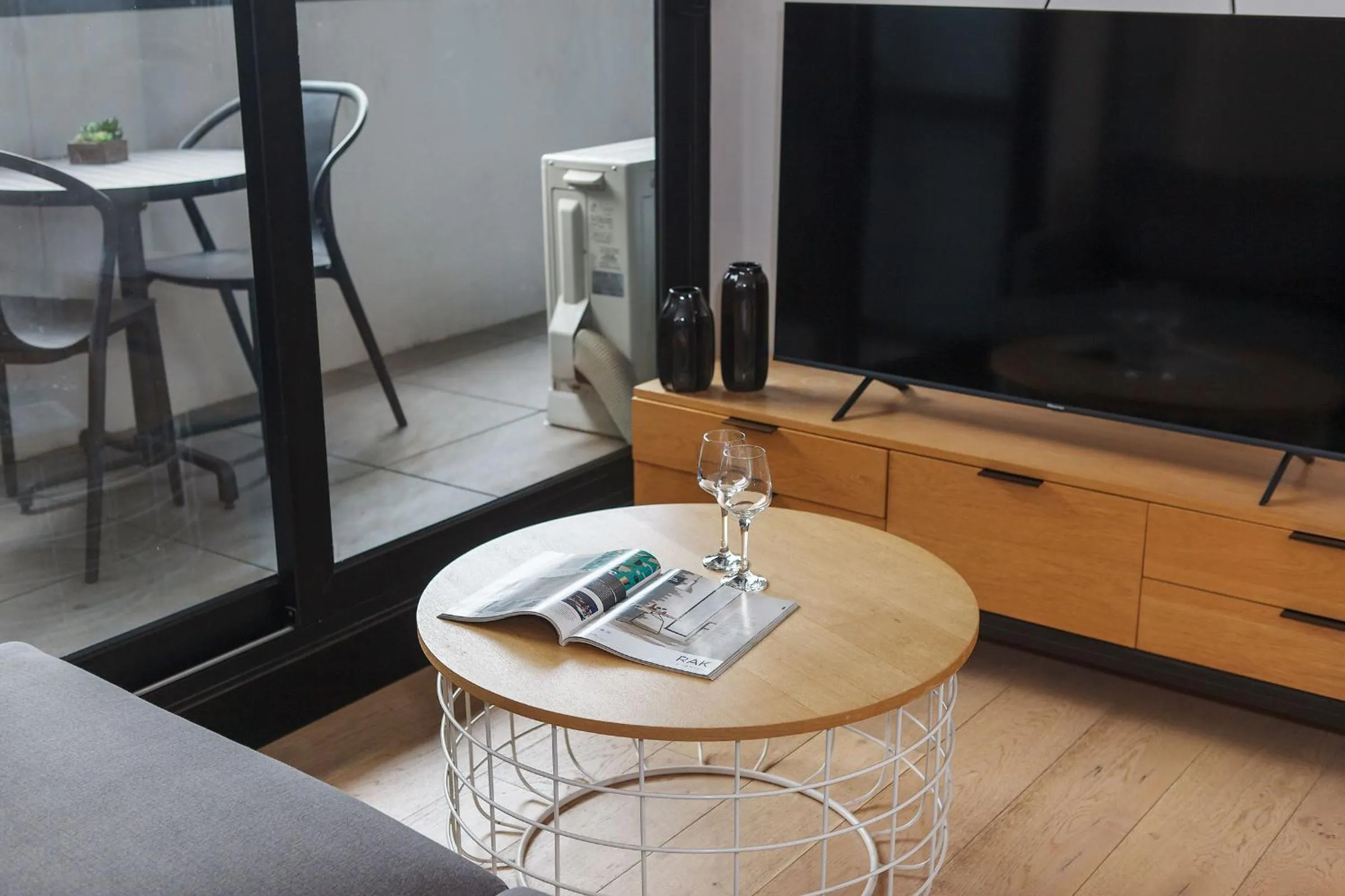 TV and multimedia in Artel Apartments Brunswick
