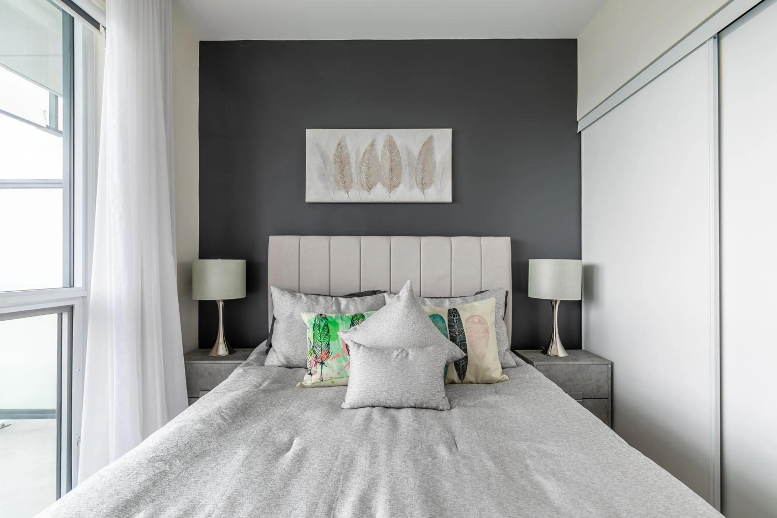 Bed in GLOBALSTAY Modern Downtown Apartment