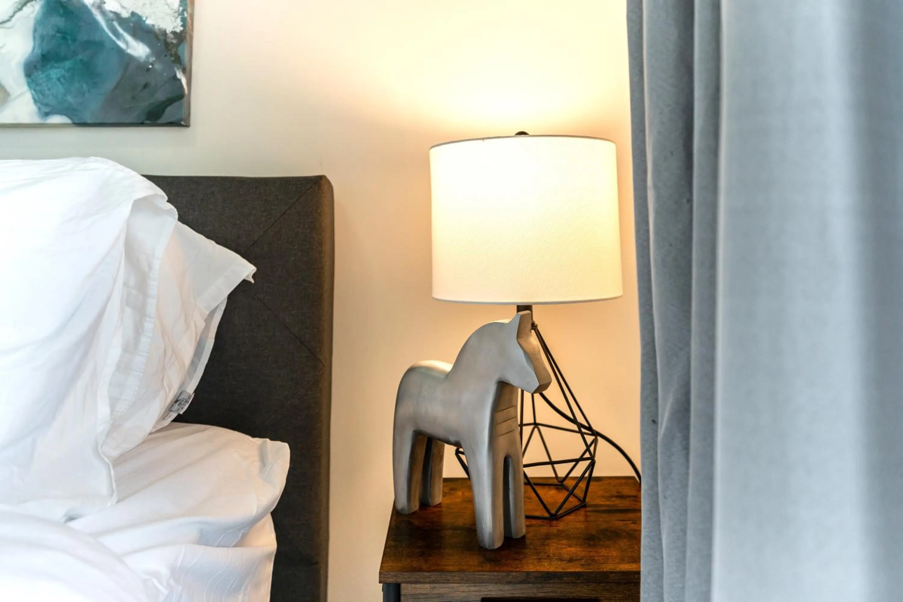 Bed in GLOBALSTAY Modern Downtown Apartment