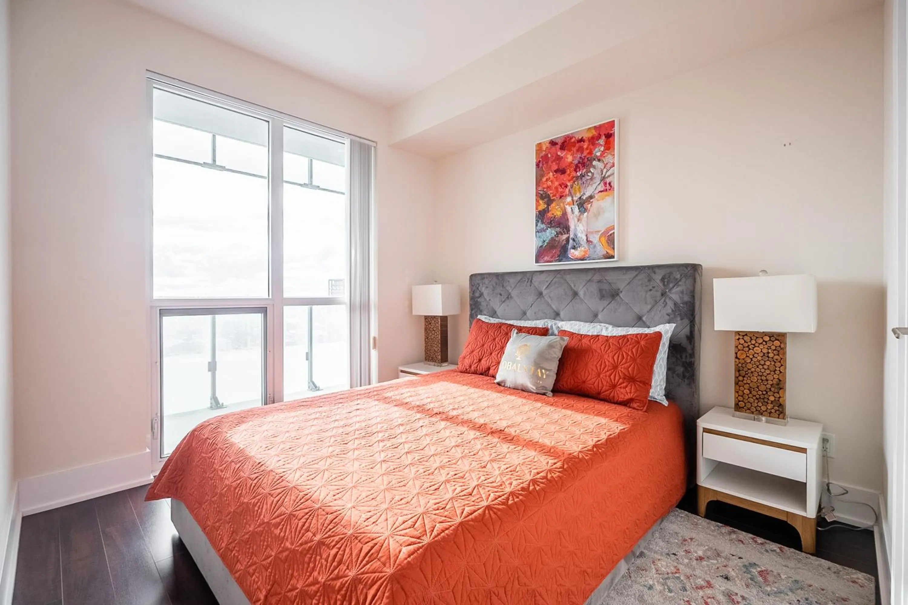 Bed in GLOBALSTAY Modern Downtown Apartment