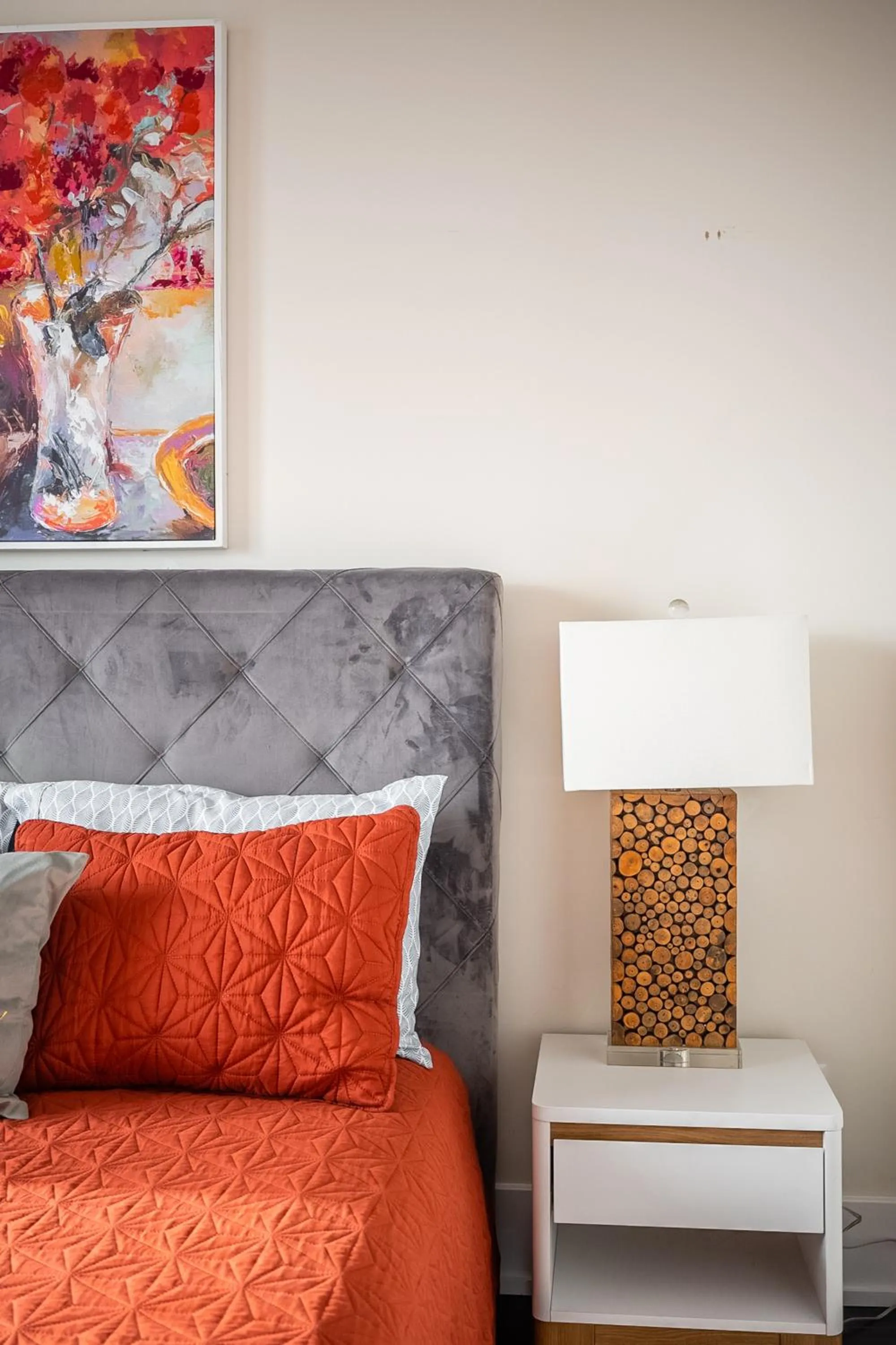 Bed in GLOBALSTAY Modern Downtown Apartment