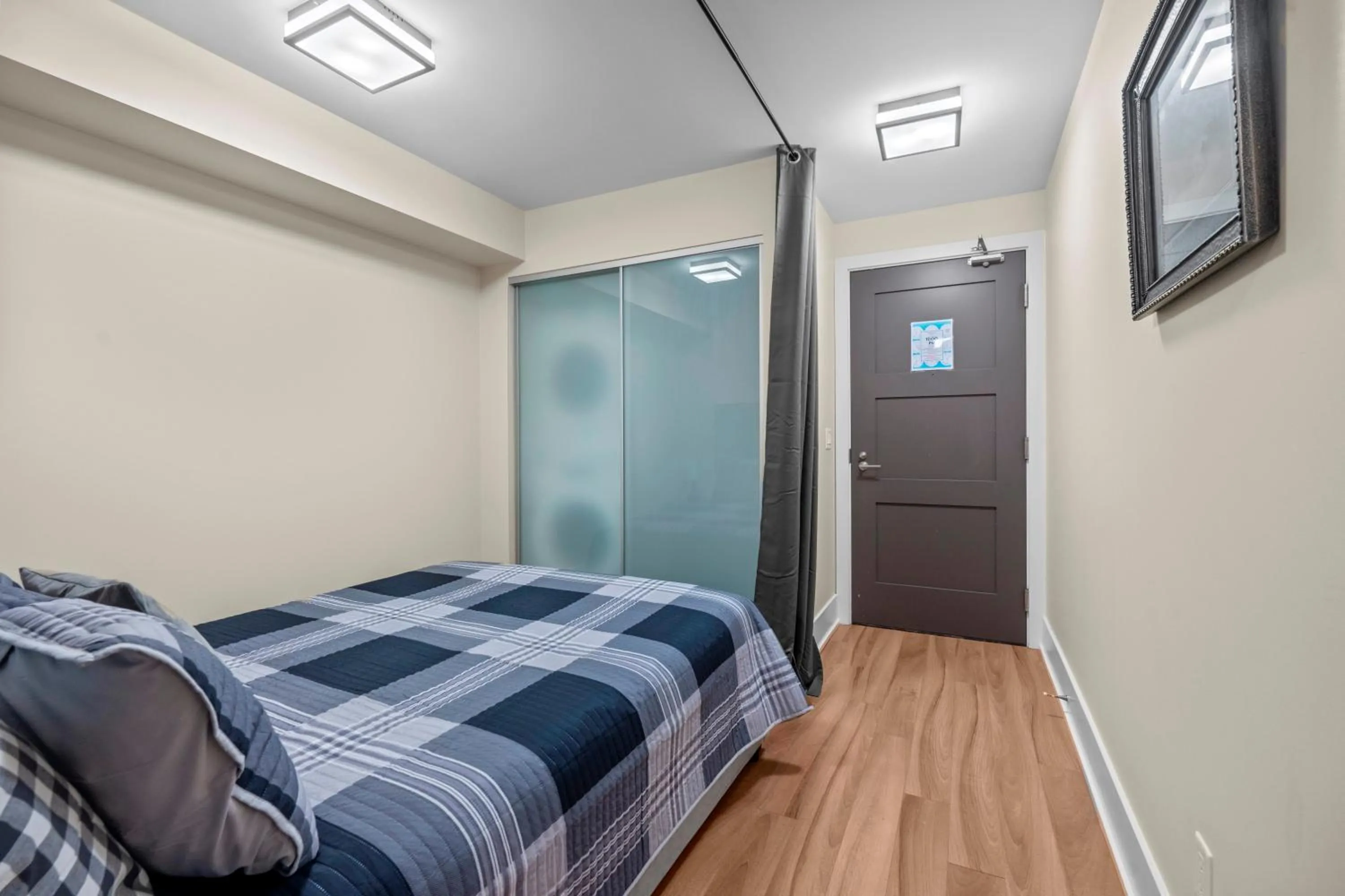 Bed in GLOBALSTAY Modern Downtown Apartment