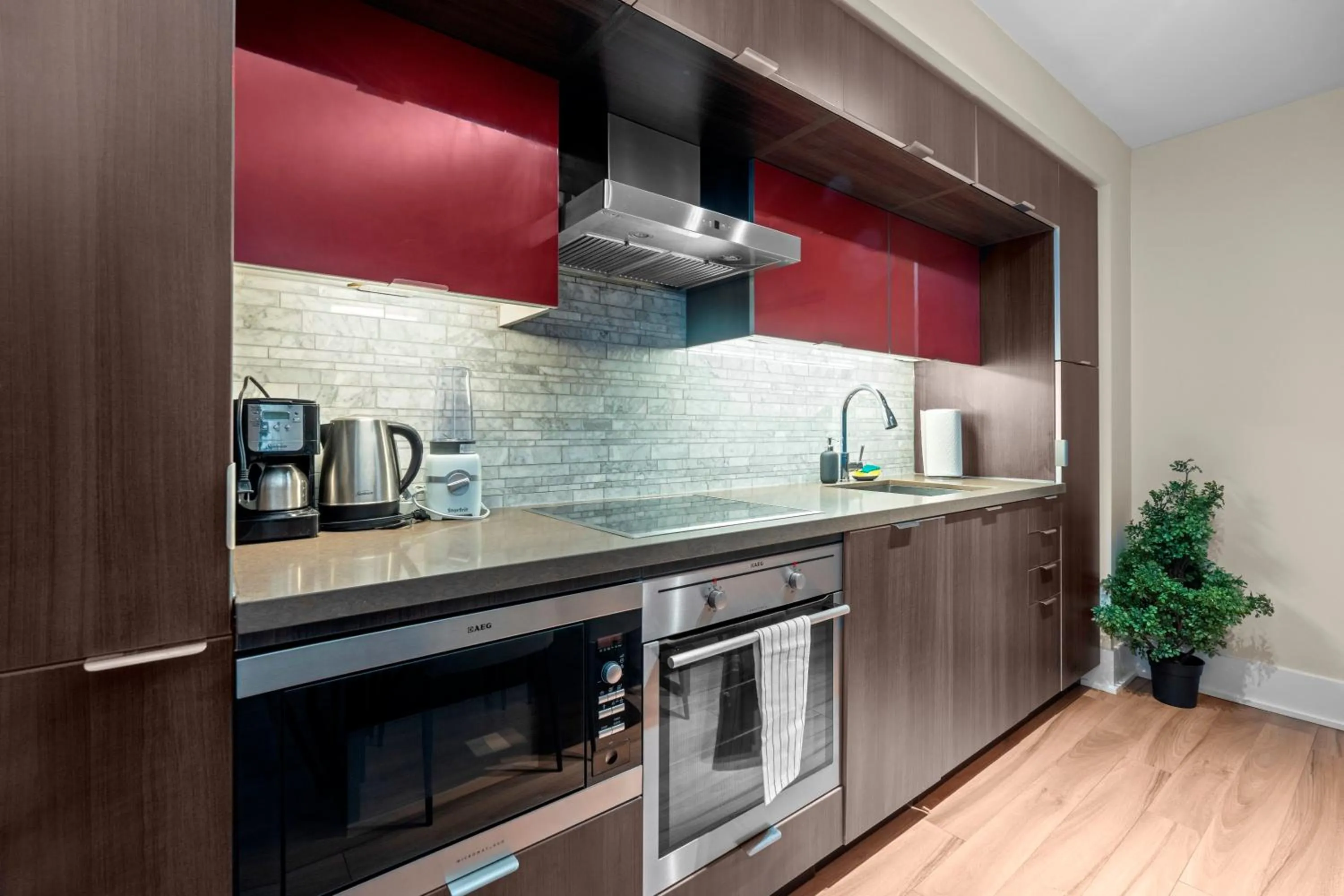 Kitchen or kitchenette in GLOBALSTAY Modern Downtown Apartment