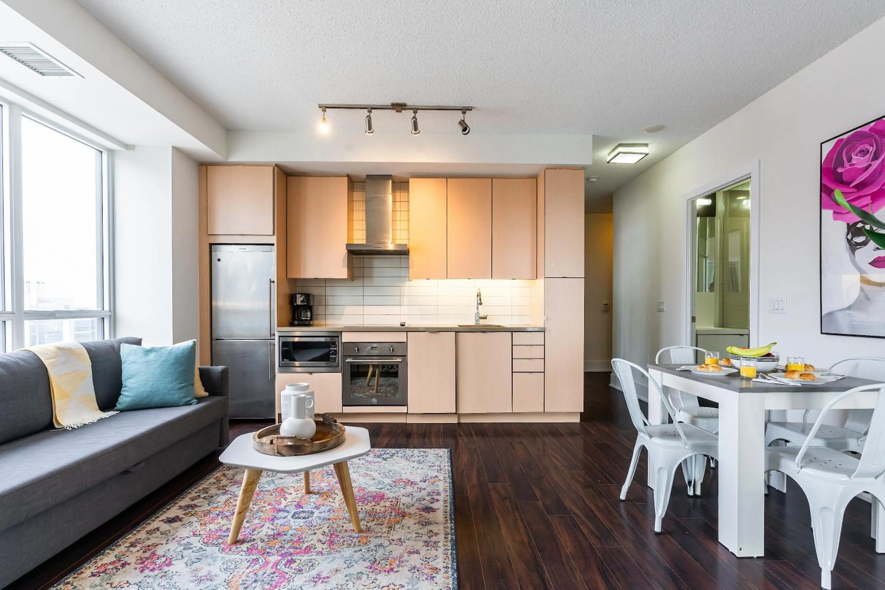 Kitchen or kitchenette in GLOBALSTAY Modern Downtown Apartment