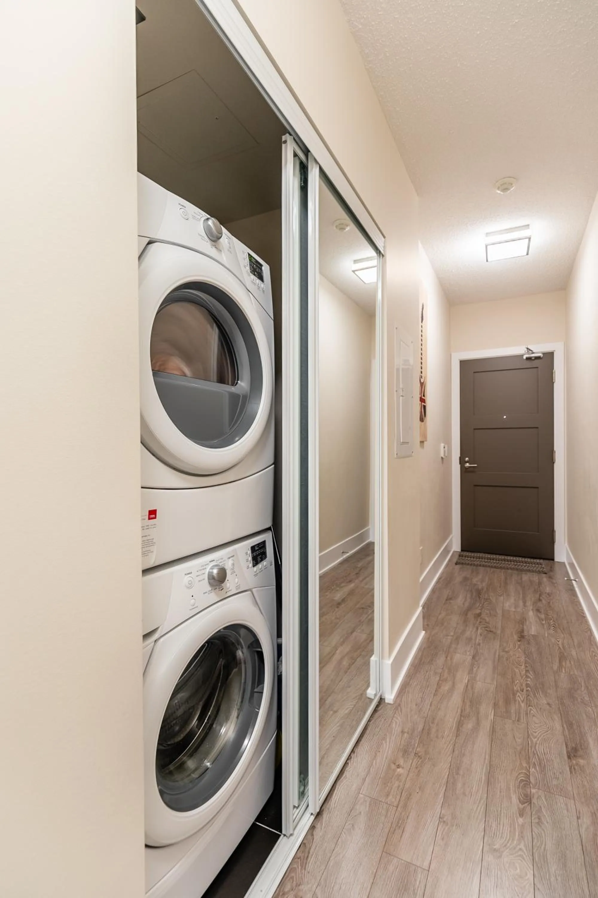 washing machine in GLOBALSTAY Modern Downtown Apartment