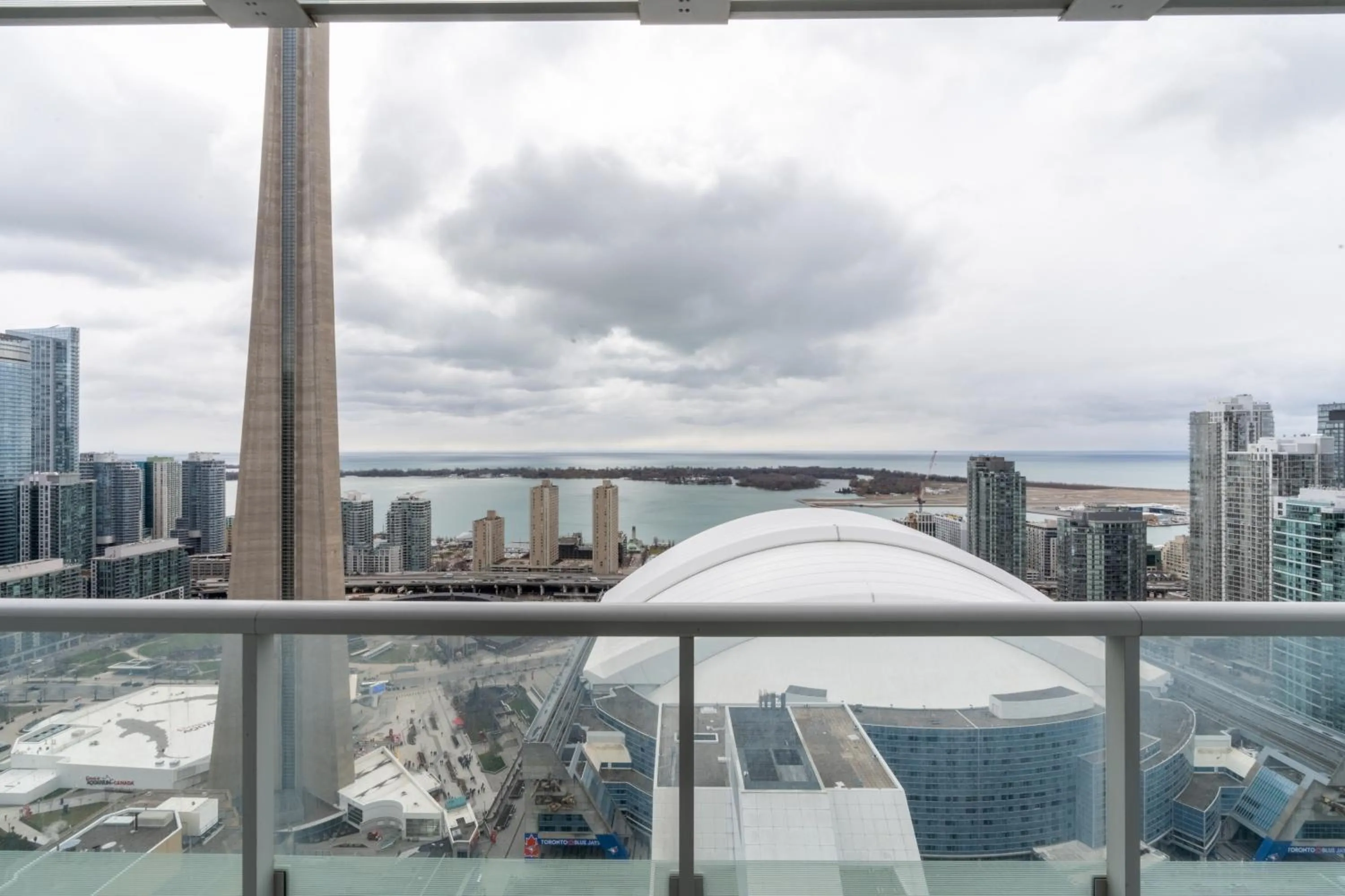 Bird's eye view in GLOBALSTAY Modern Downtown Apartment