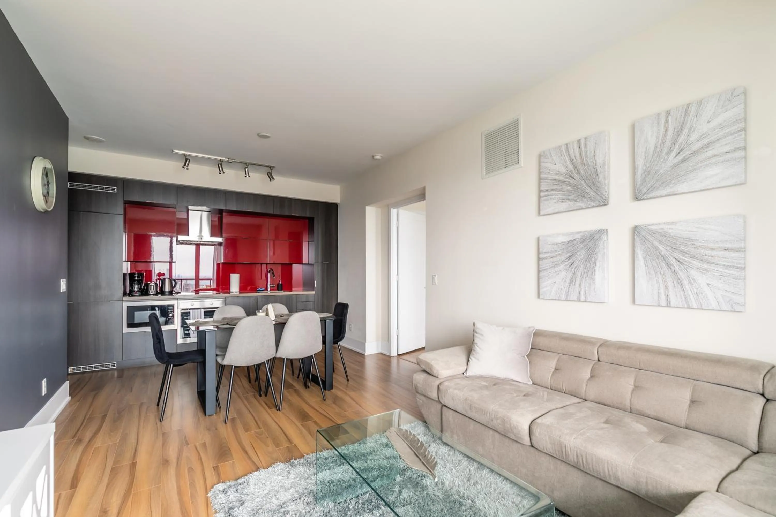 Kitchen or kitchenette in GLOBALSTAY Modern Downtown Apartment