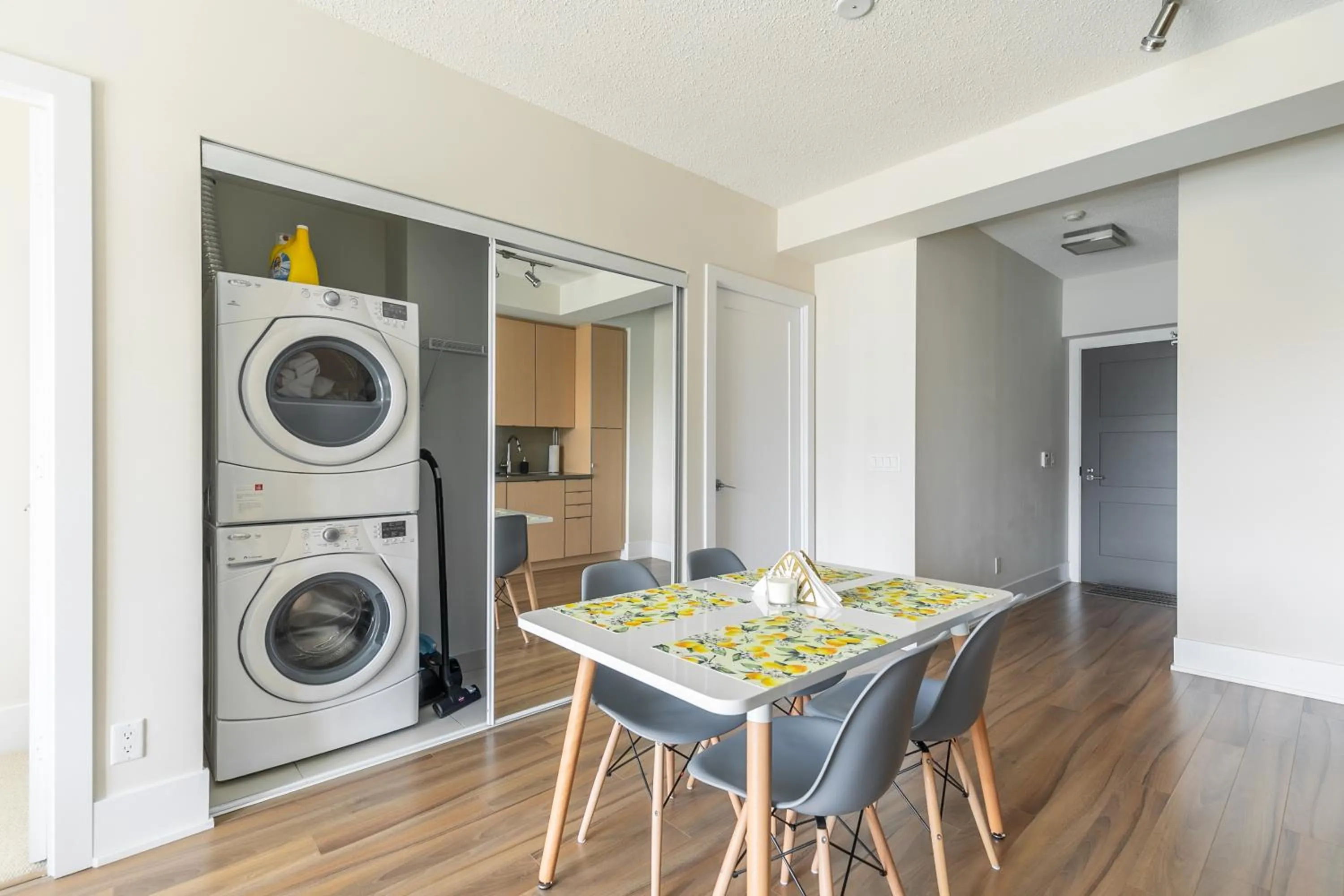 Kitchen or kitchenette in GLOBALSTAY Modern Downtown Apartment