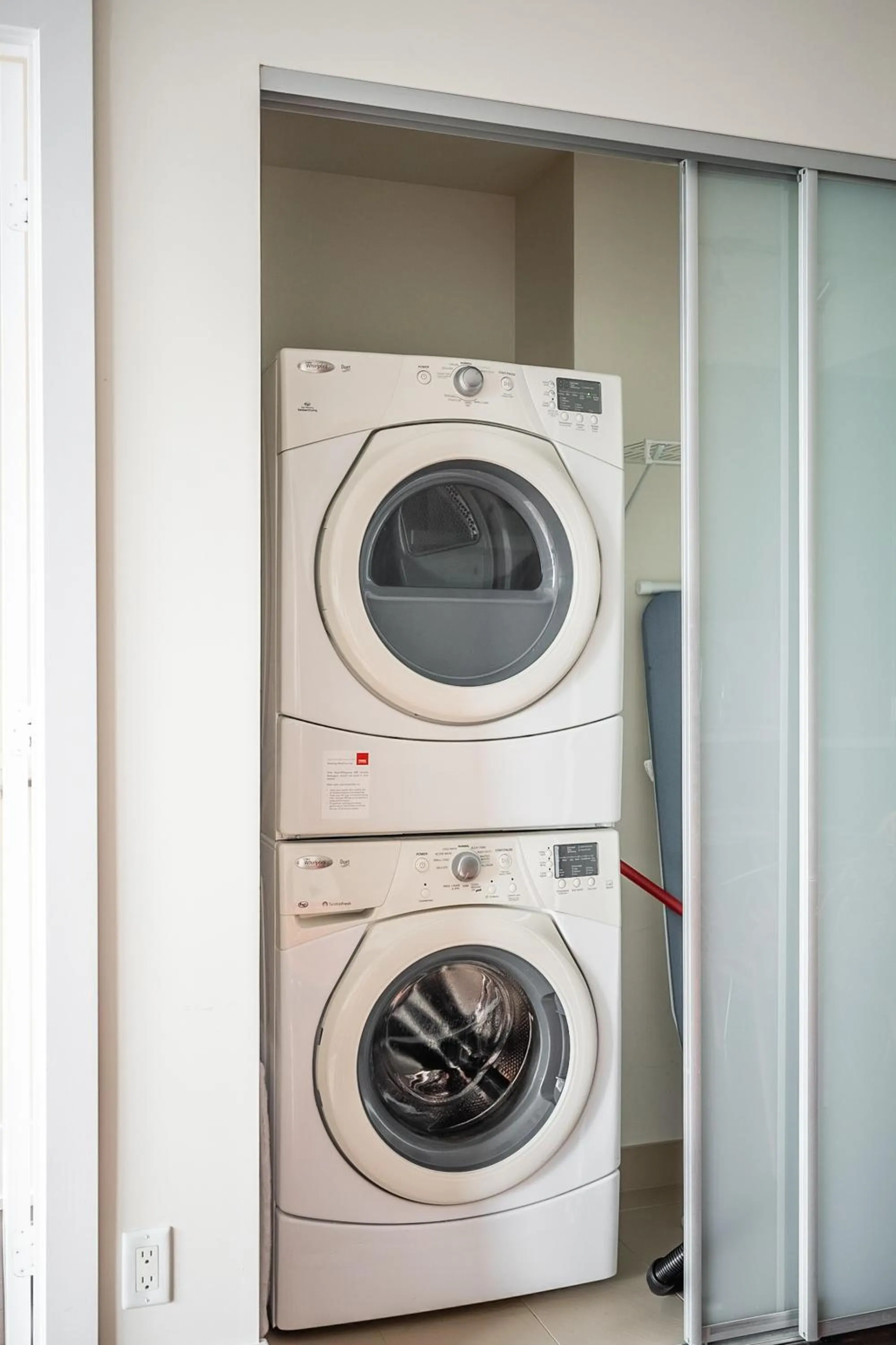 washing machine in GLOBALSTAY Modern Downtown Apartment