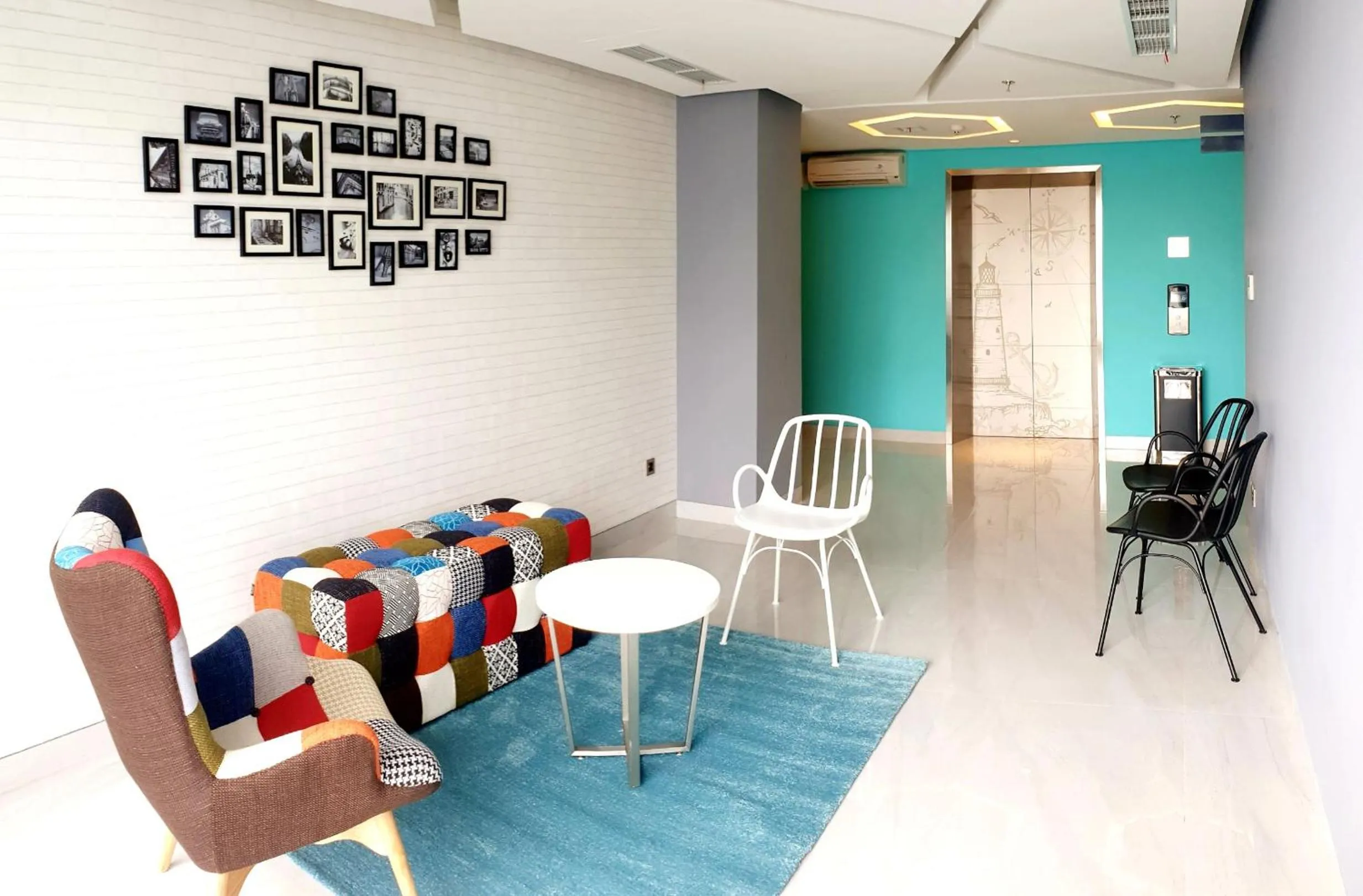 Communal lounge/ TV room in BW inn Belitung