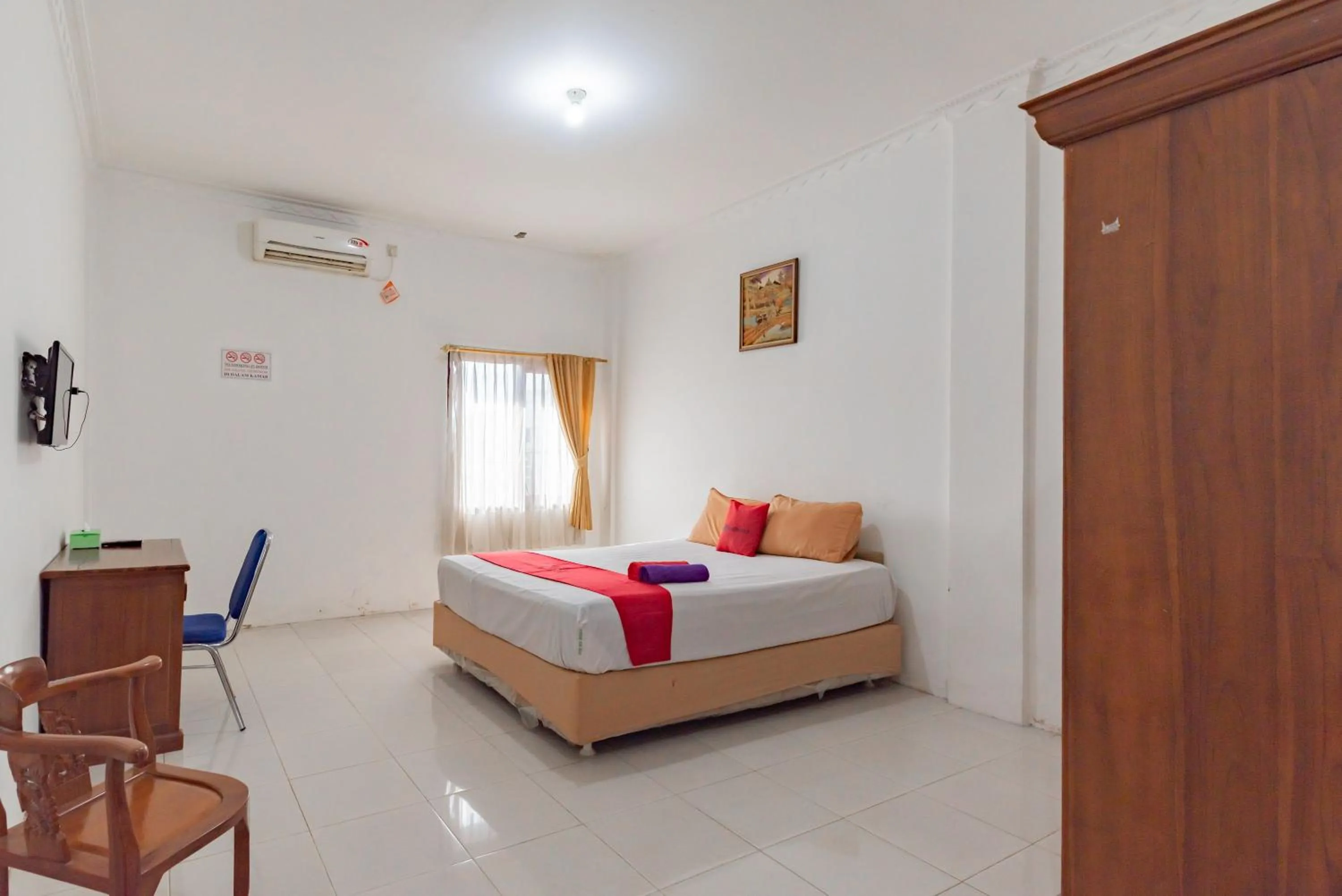 Bedroom, Bed in RedDoorz near Samarinda Square