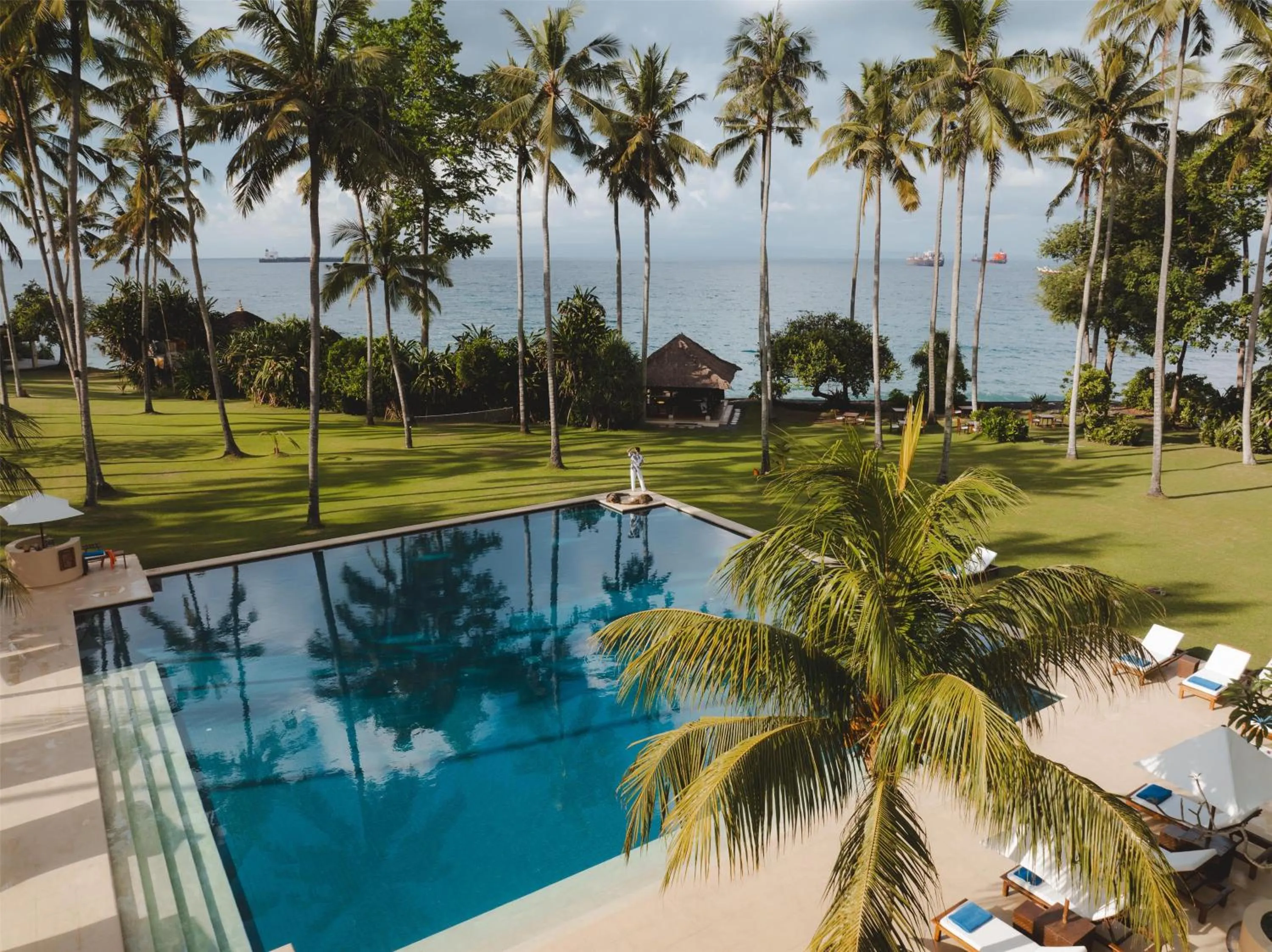 Swimming pool in Alila Manggis