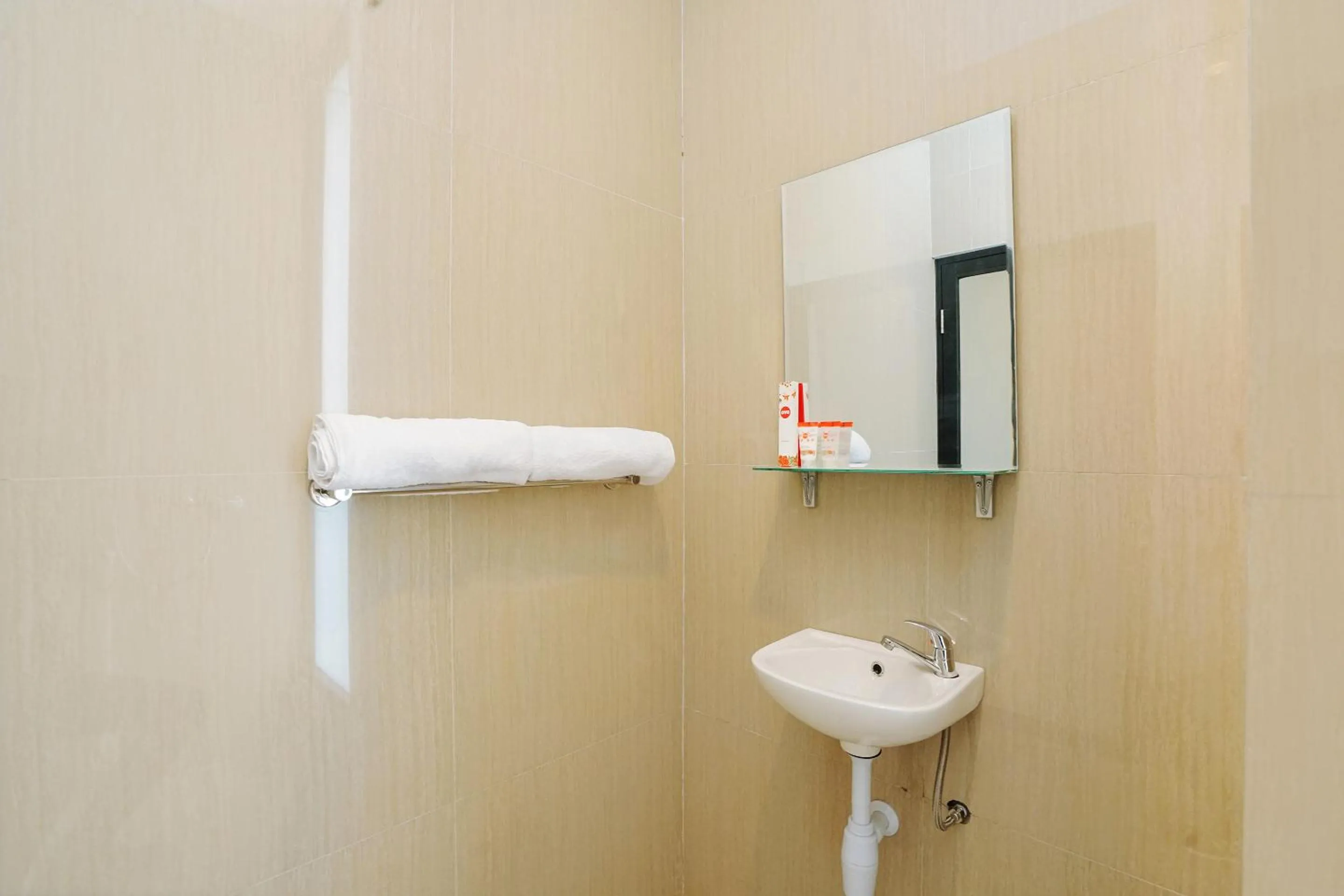 Bathroom in Super OYO Capital O 449 The Colins