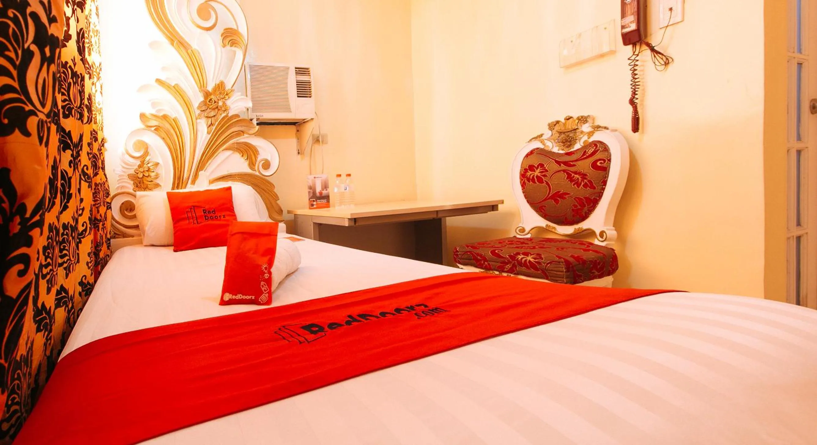 Photo of the whole room in RedDoorz at Manila Venetian Hotel