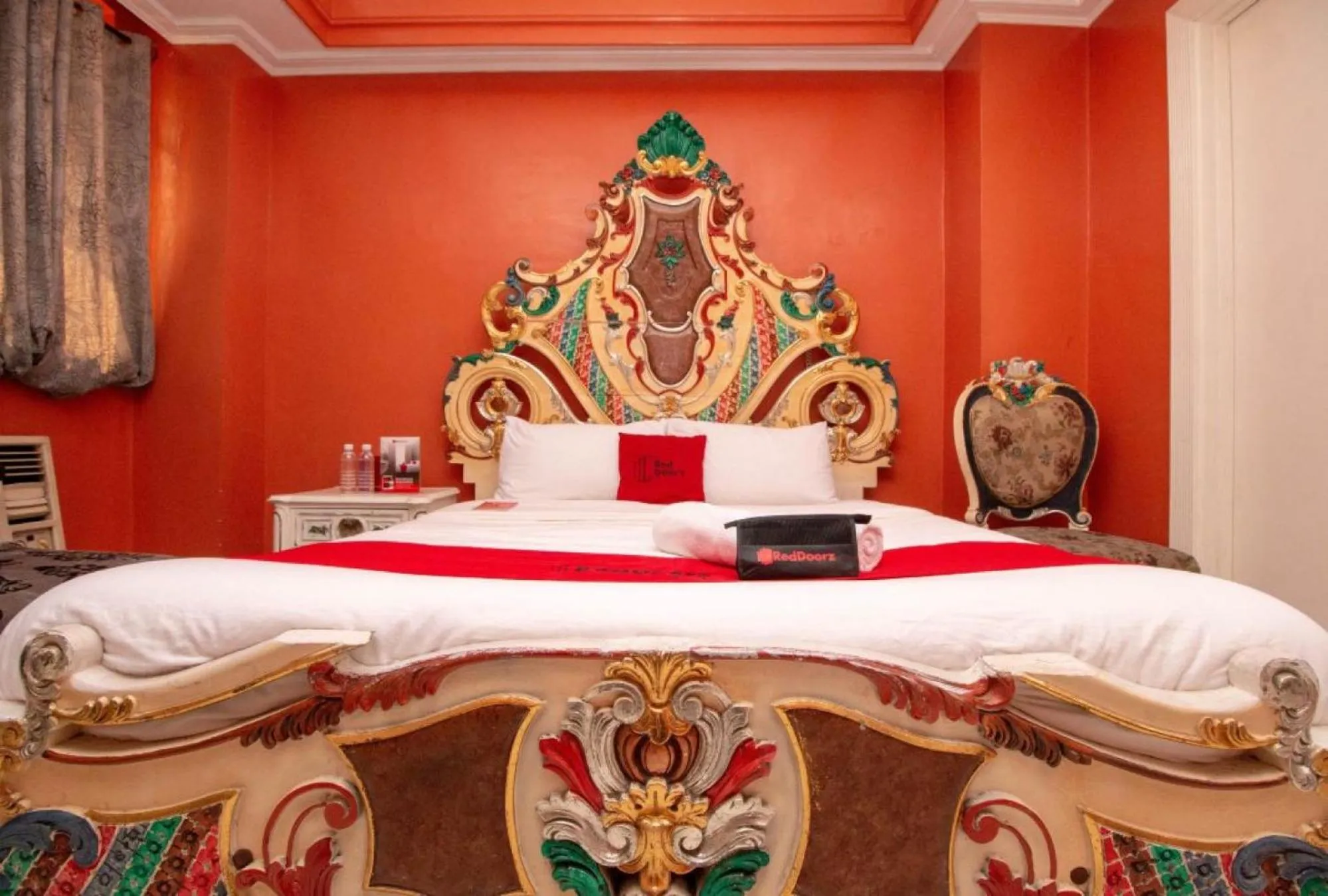 Photo of the whole room in RedDoorz at Manila Venetian Hotel