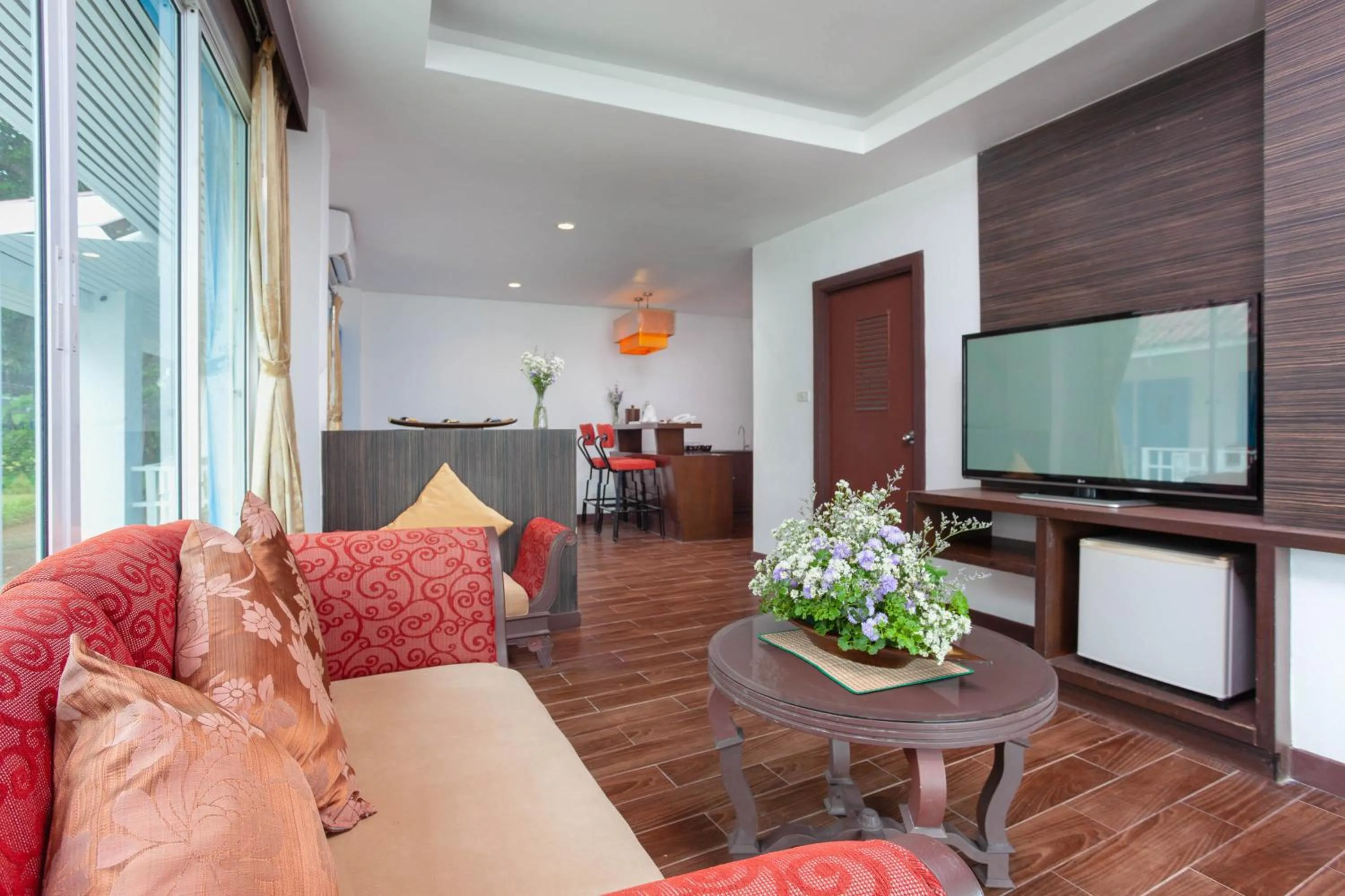 Communal lounge/ TV room in Al's Resort