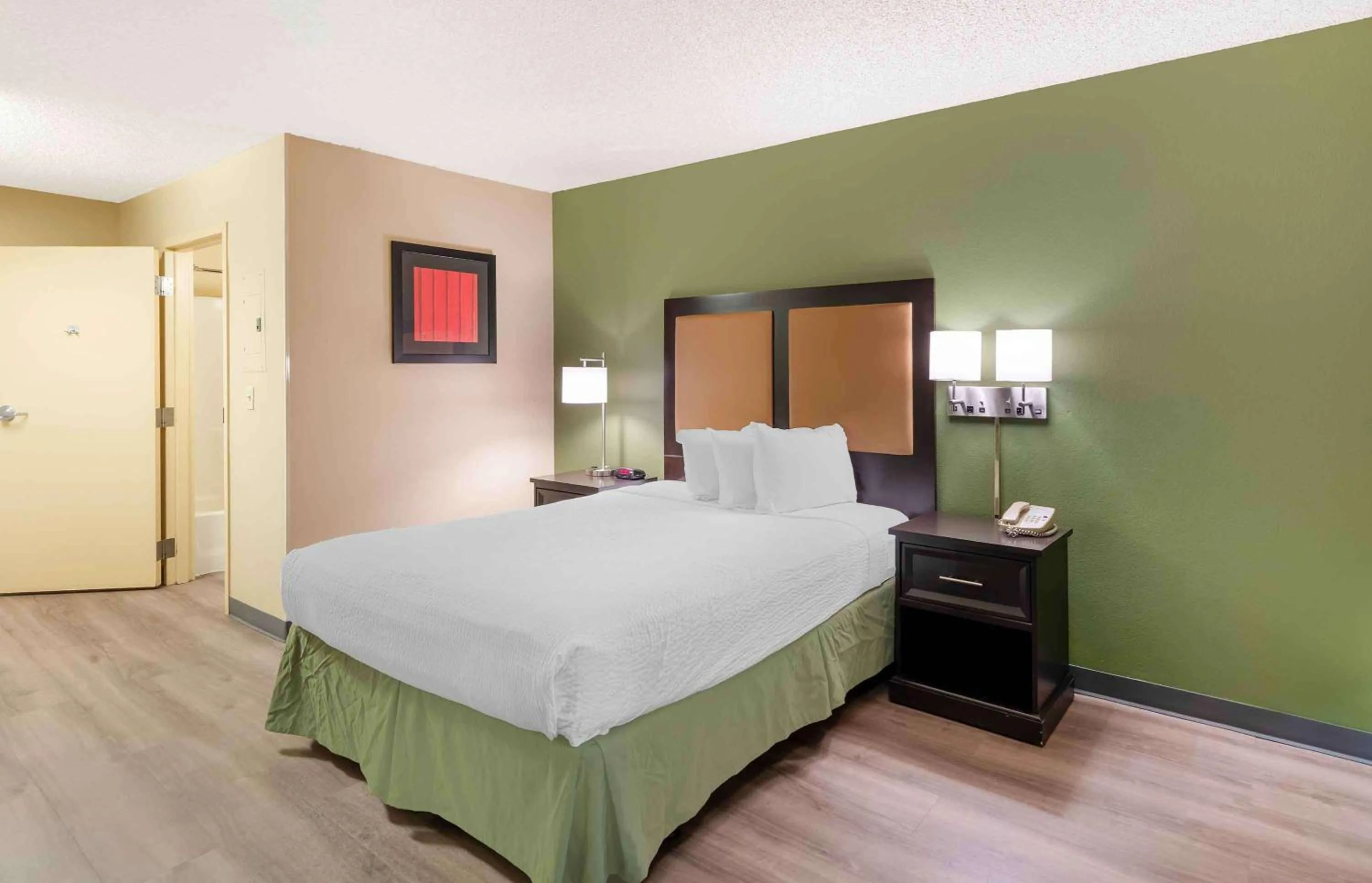 Bedroom, Bed in Extended Stay America Suites - Fresno - North
