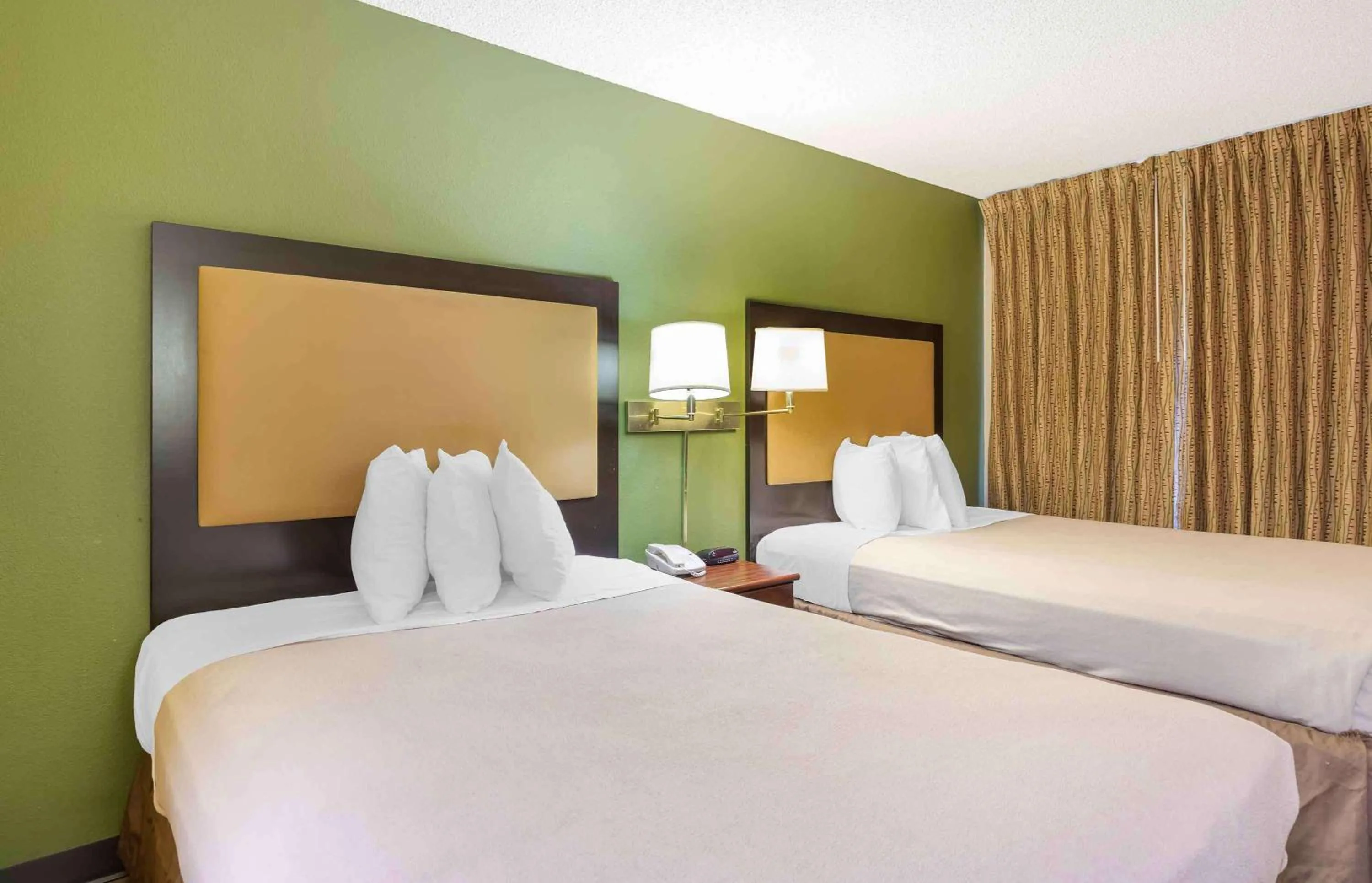 Bedroom, Bed in Extended Stay America Suites - Fresno - North