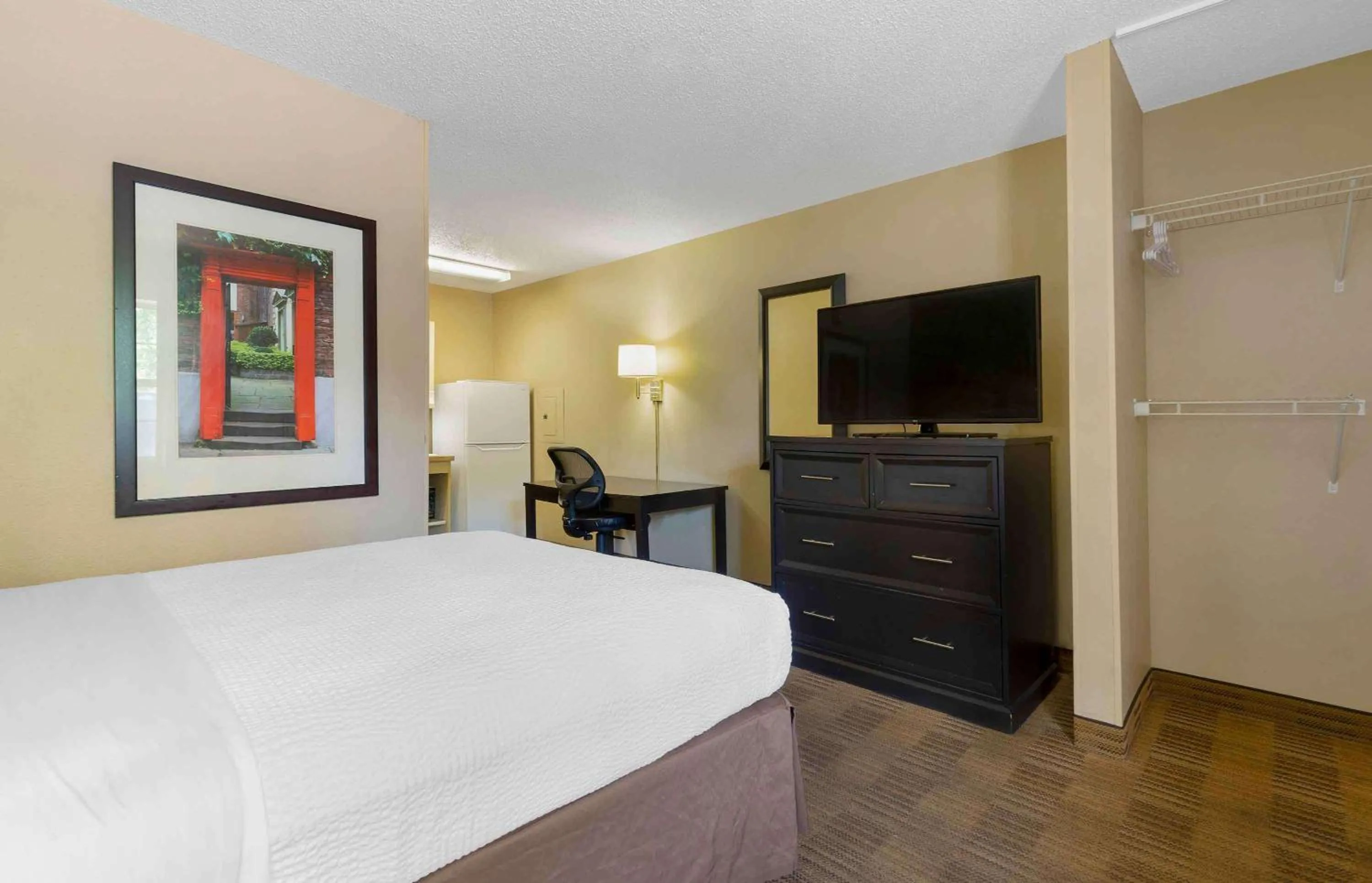 Bedroom, Bed in Extended Stay America Suites - Fresno - North