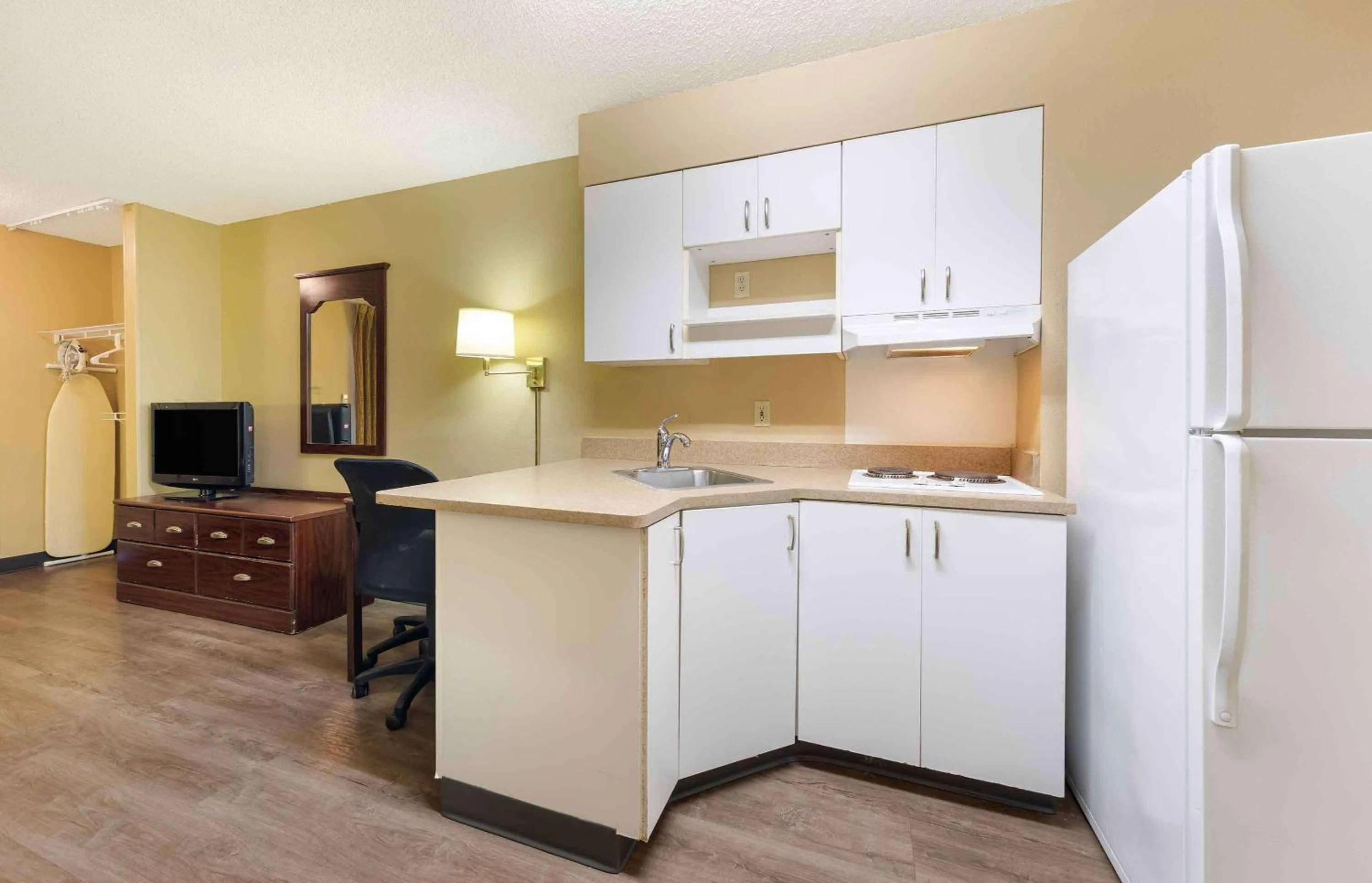 Bedroom in Extended Stay America Suites - Fresno - North