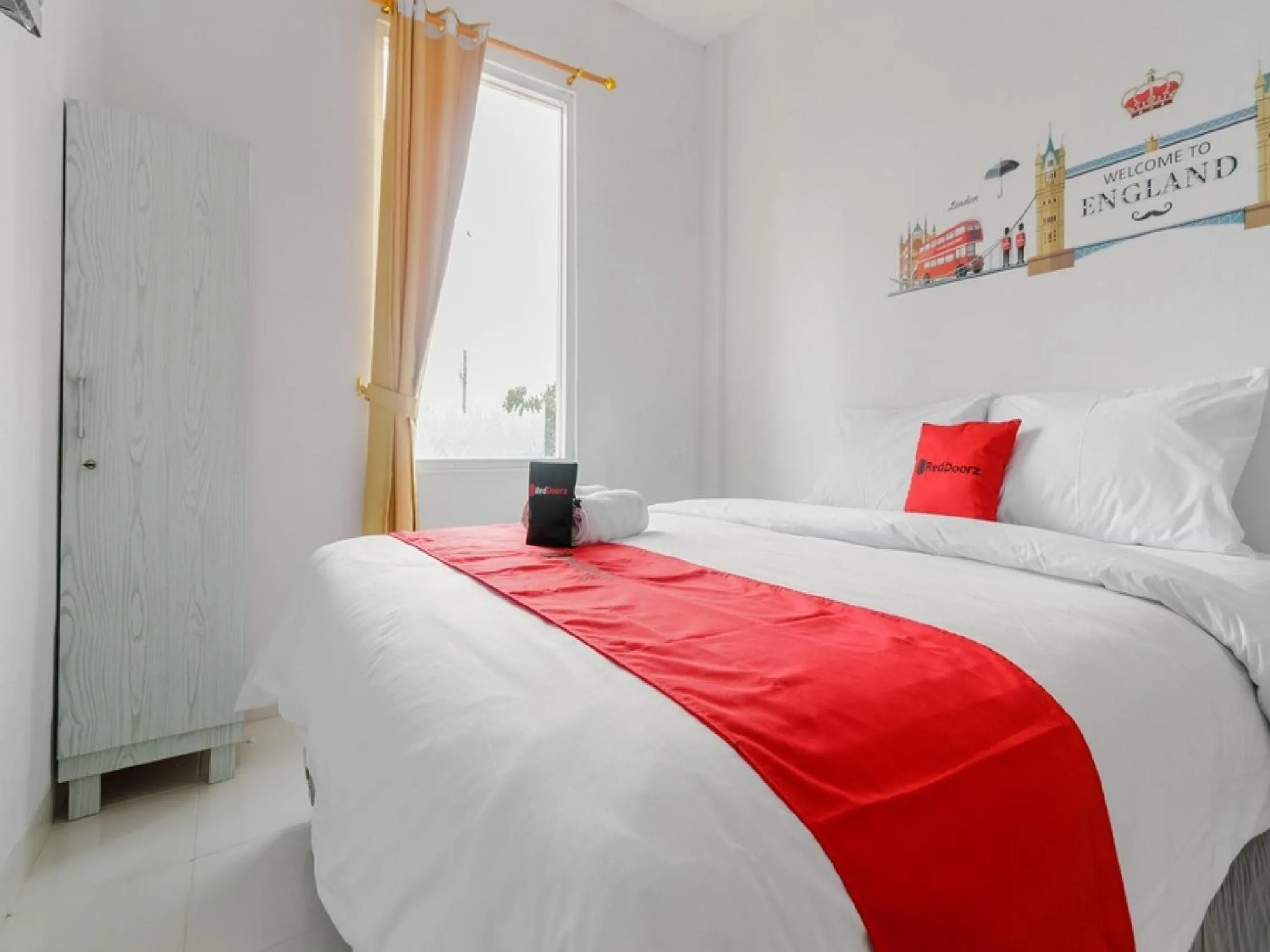 Bedroom, Bed in RedDoorz Plus near Taman Rasuna Menteng