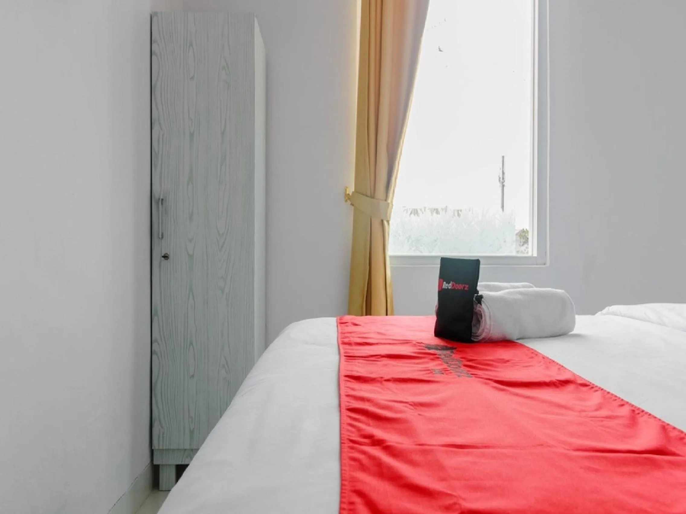 Bedroom, Bed in RedDoorz Plus near Taman Rasuna Menteng