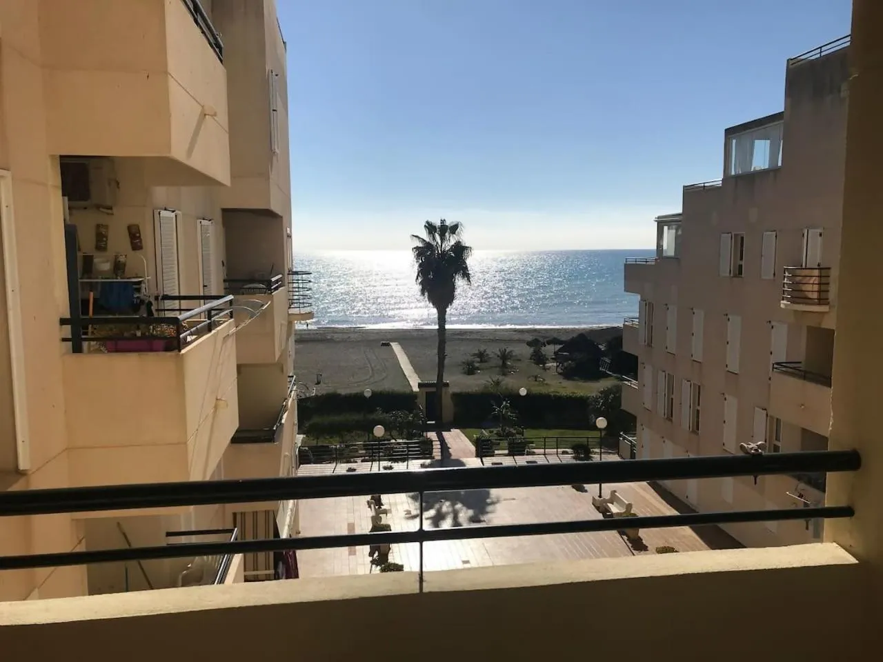 Espectacular residencial en 1a linea con piscina