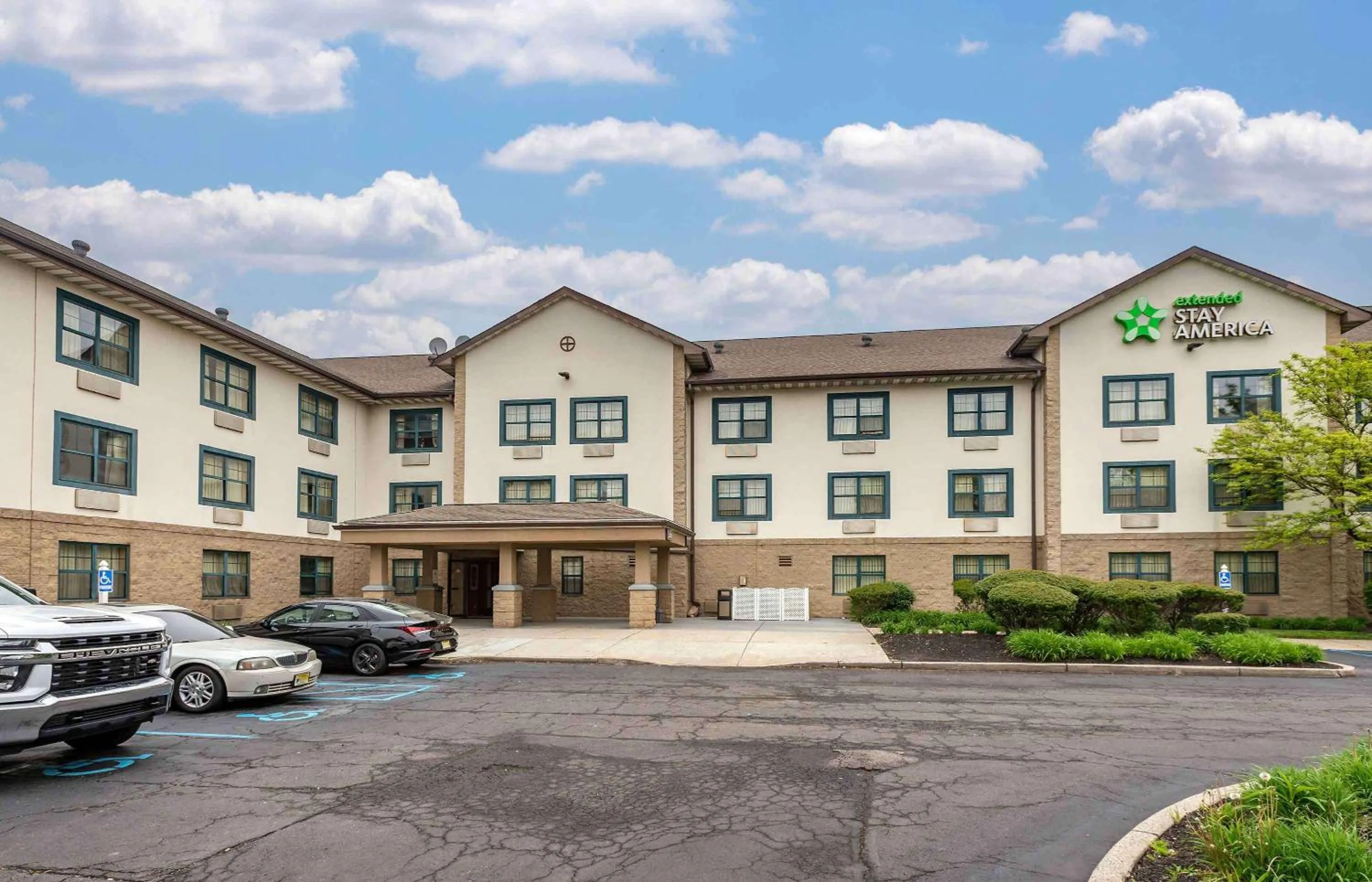 Property building in Extended Stay America Suites - Edison - Raritan Center