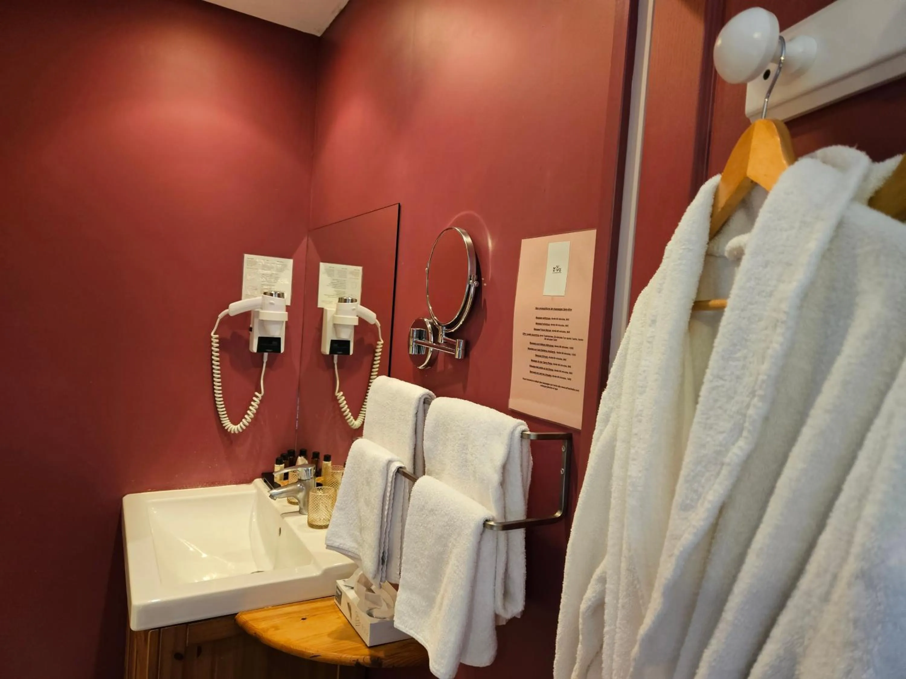 Bathroom in La Fraîchette-Hôtel & Spa