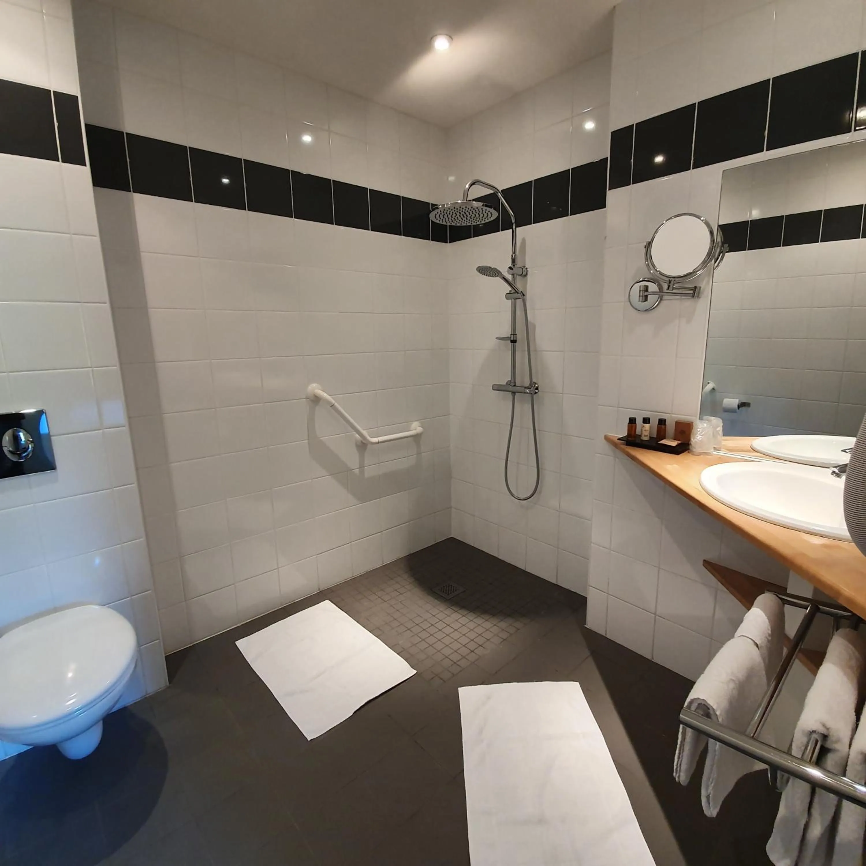 Bathroom in La Fraîchette-Hôtel & Spa