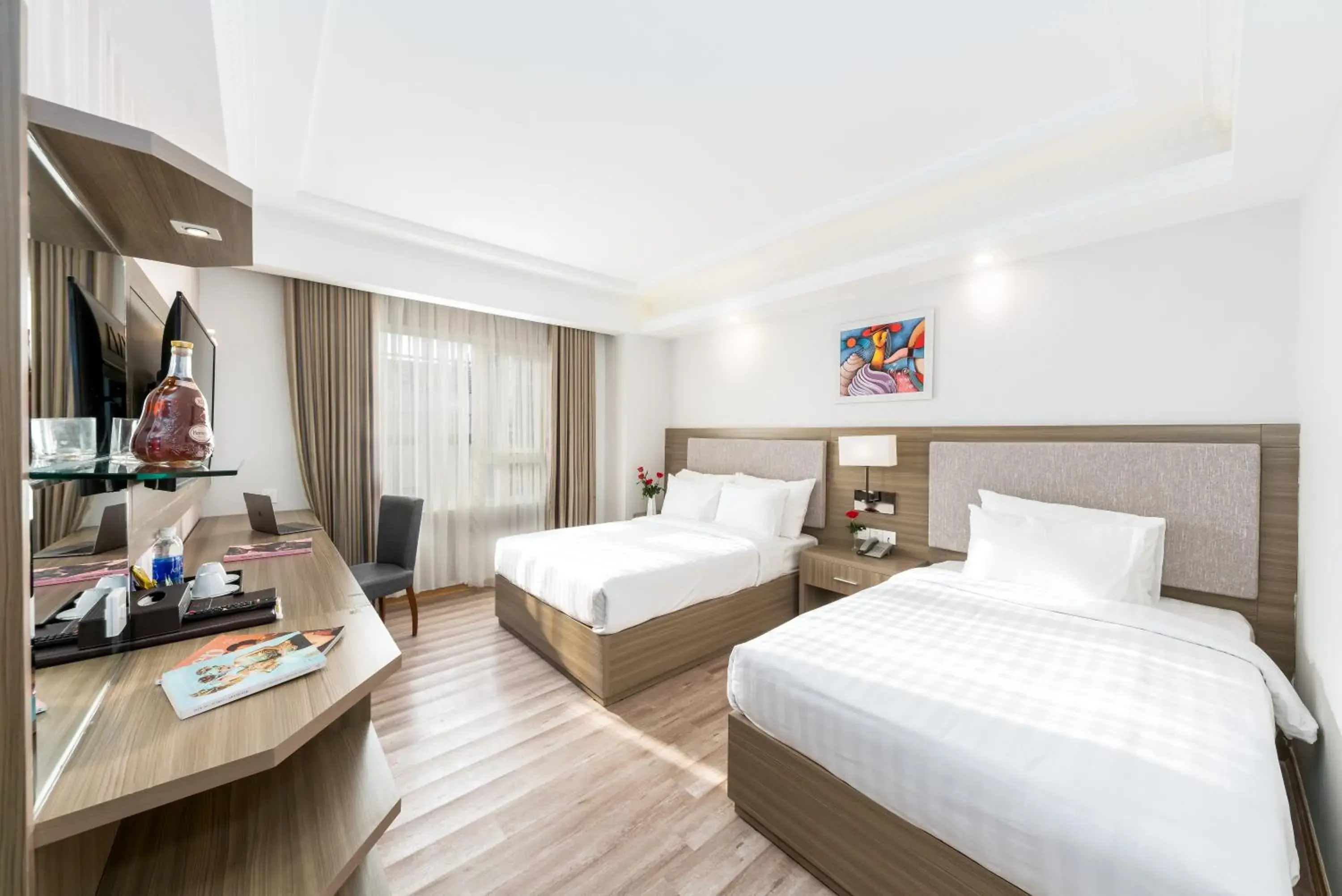 Deluxe Triple Room with City View in Golden Rose Hotel Deluxe Triple Room with City View in Golden Rose Hotel