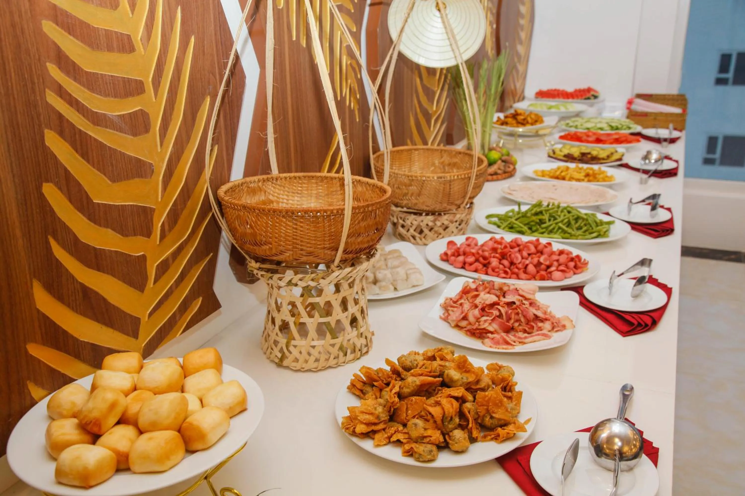 Food and drinks in Golden Rose Hotel