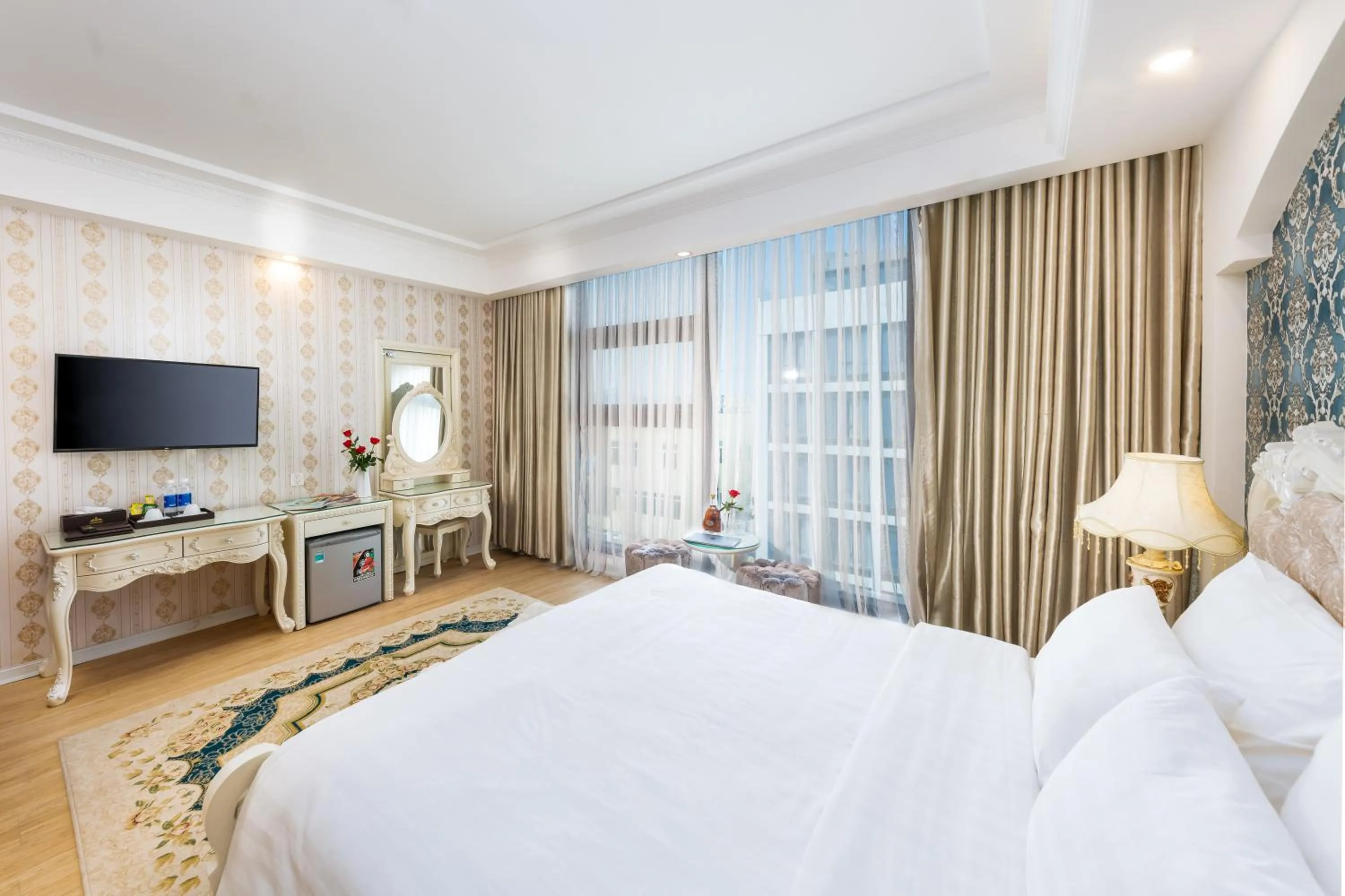 Communal lounge/ TV room, Bed in Golden Rose Hotel